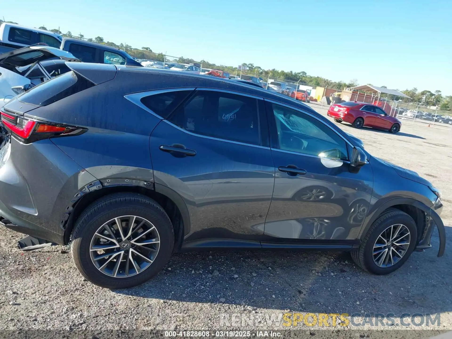 13 fotografías del automóvil dañado JTJGDCAZXR5020805 LEXUS NX 250 2024