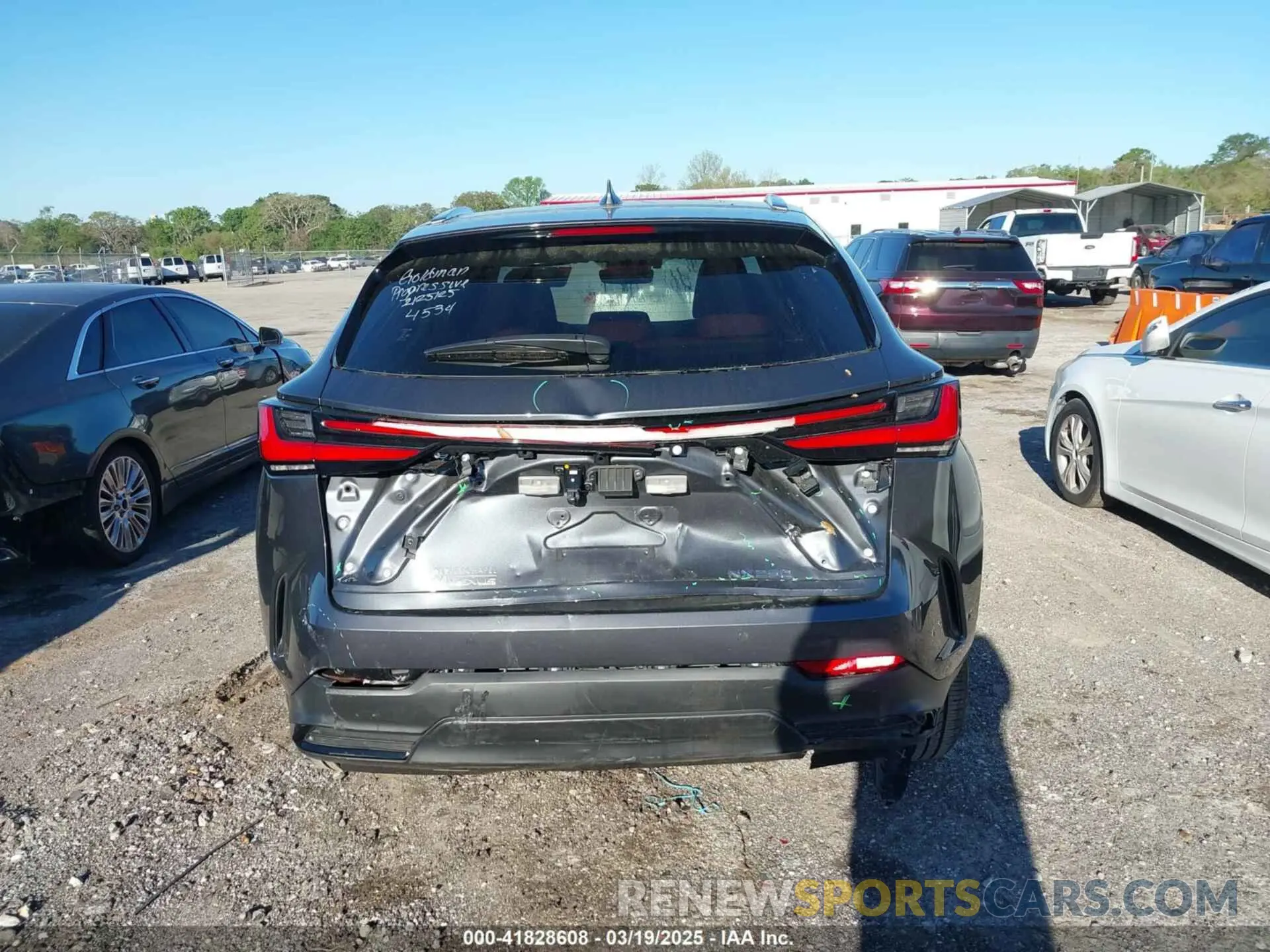 16 fotografías del automóvil dañado JTJGDCAZXR5020805 LEXUS NX 250 2024