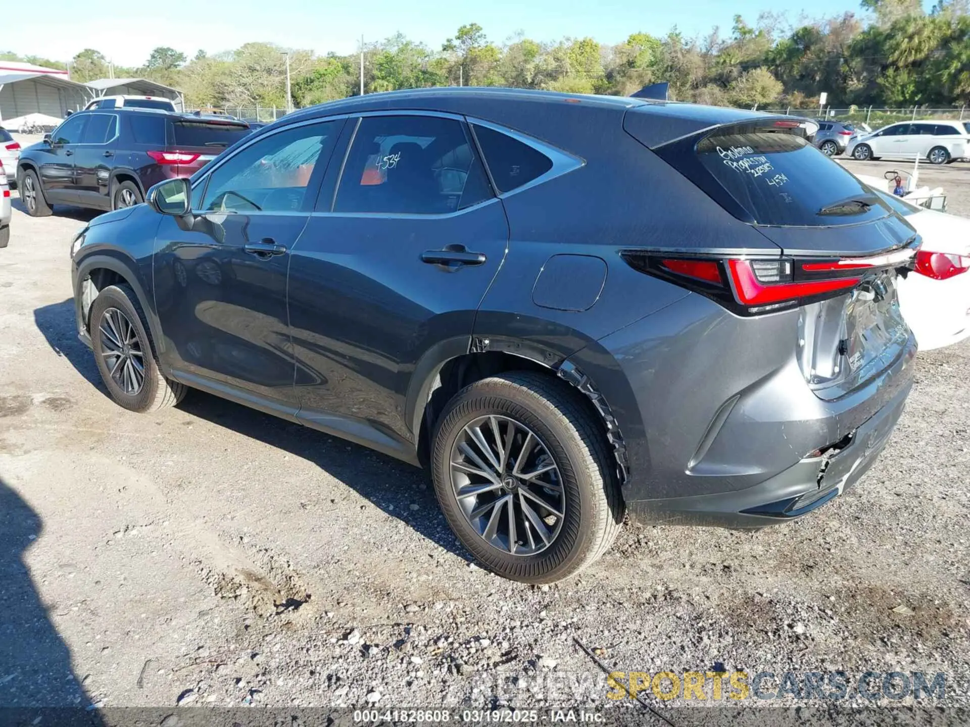 3 fotografías del automóvil dañado JTJGDCAZXR5020805 LEXUS NX 250 2024