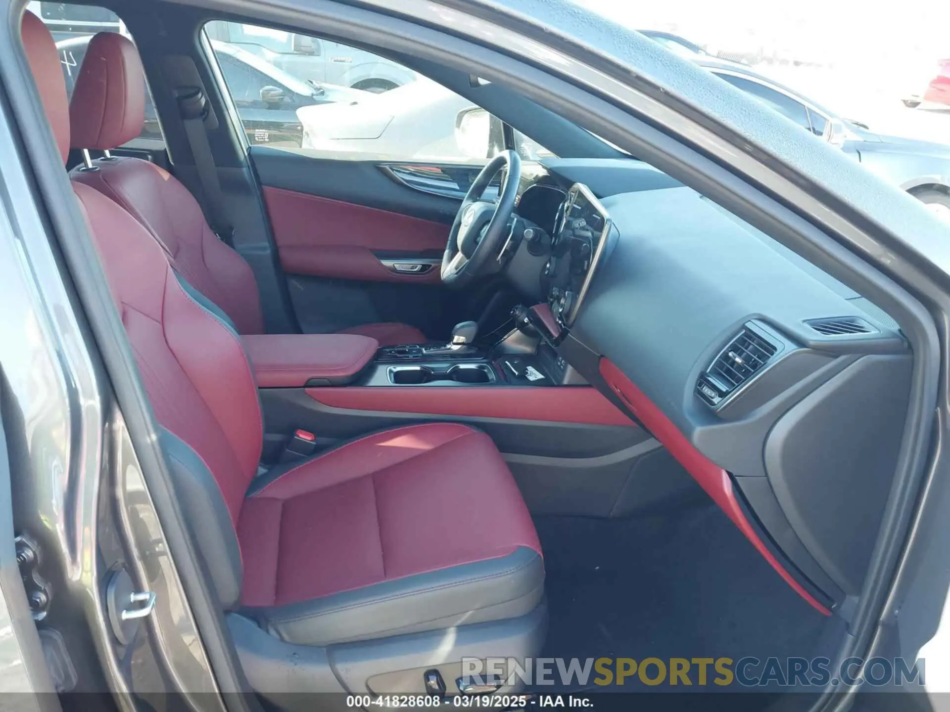5 fotografías del automóvil dañado JTJGDCAZXR5020805 LEXUS NX 250 2024