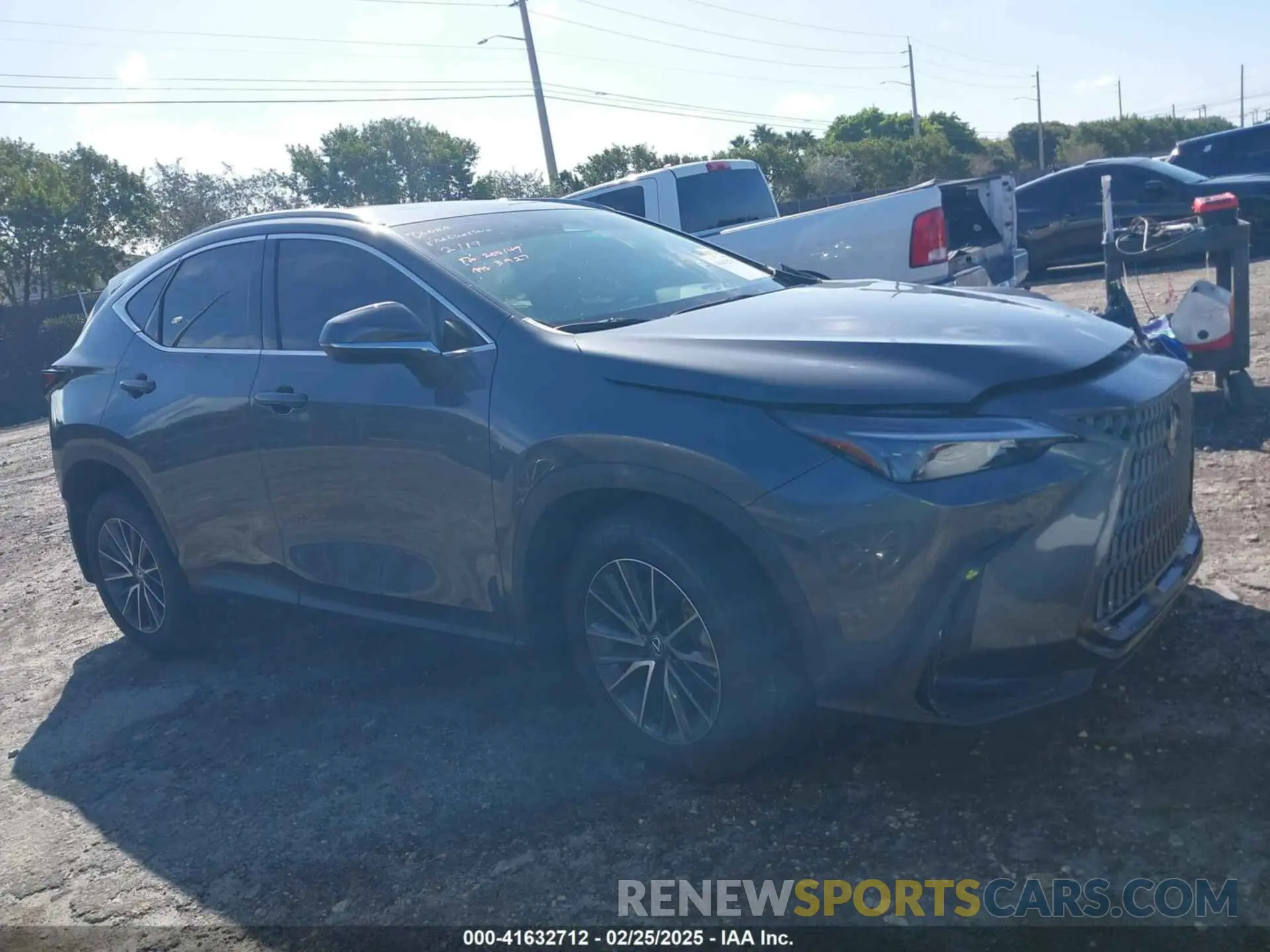 13 fotografías del automóvil dañado 2T2ADCAZ7SC018667 LEXUS NX 250 2025