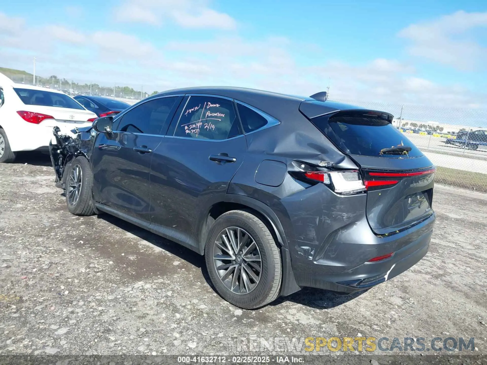 3 fotografías del automóvil dañado 2T2ADCAZ7SC018667 LEXUS NX 250 2025