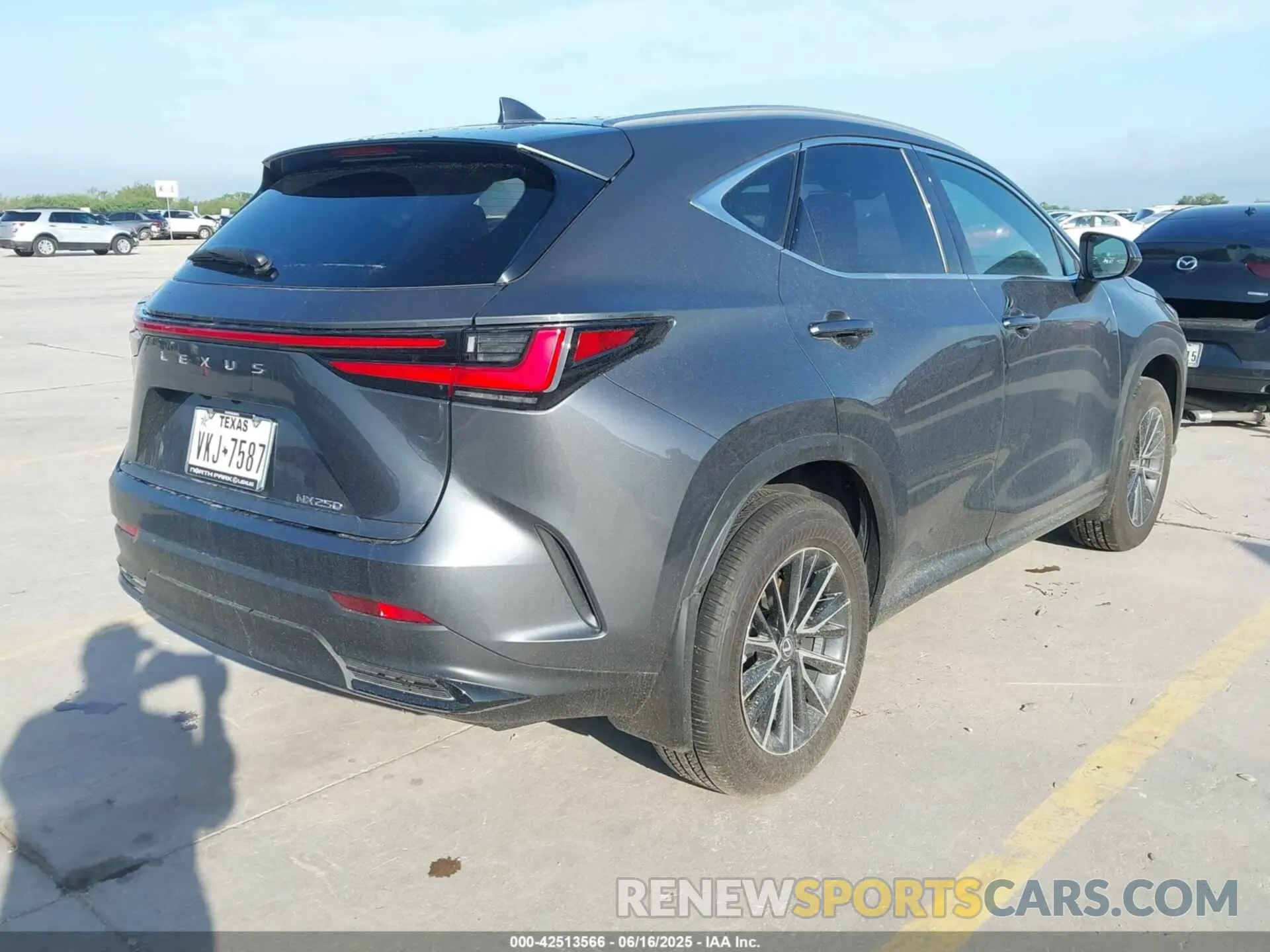 4 fotografías del automóvil dañado 2T2GDCAZ0SC016771 LEXUS NX 250 2025