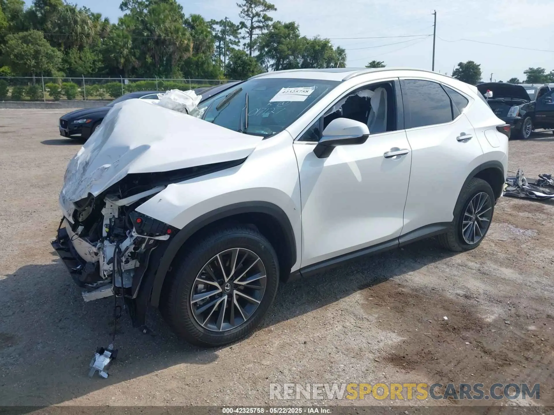 2 fotografías del automóvil dañado 2T2GDCAZ0SC017127 LEXUS NX 250 2025