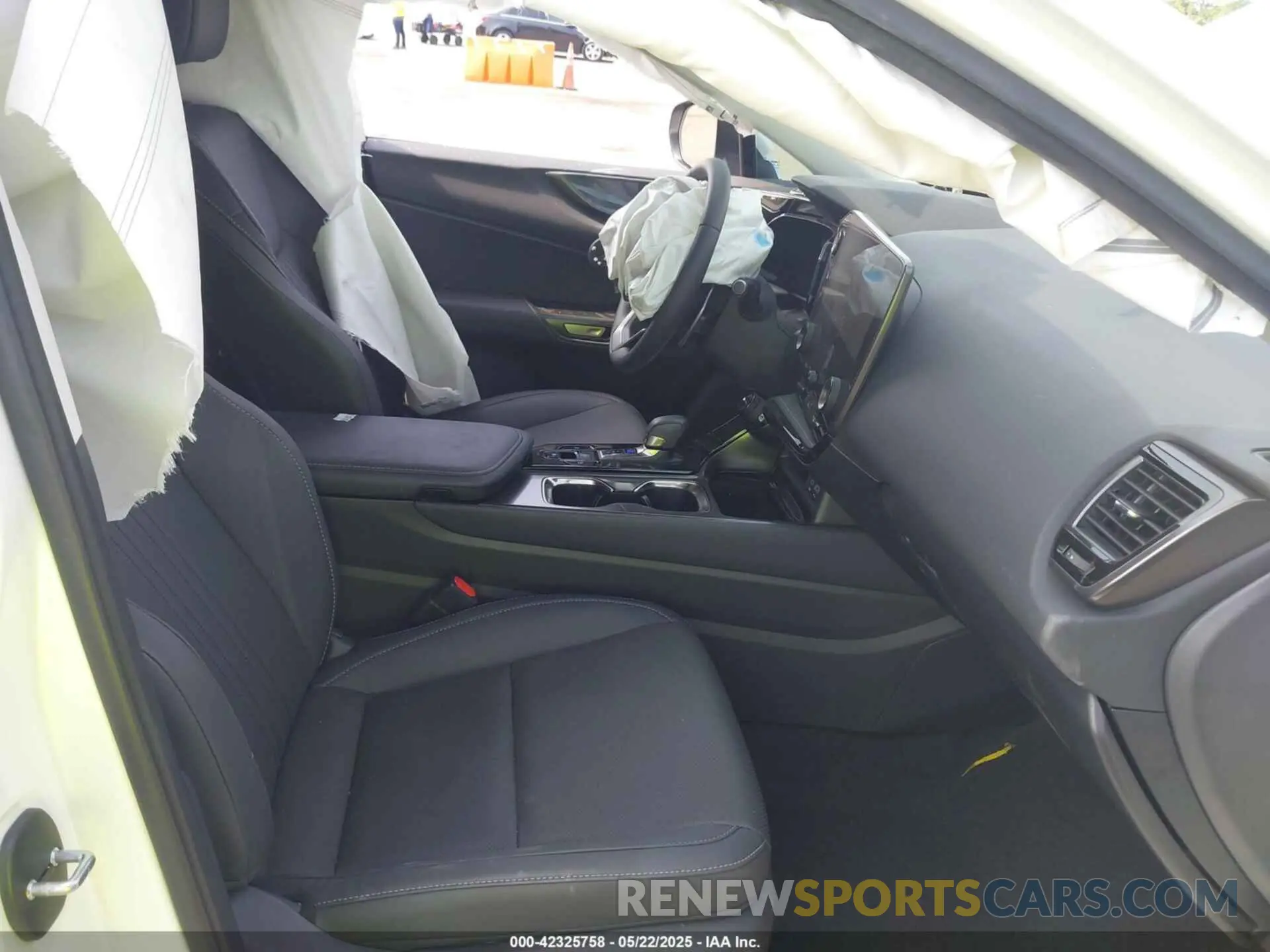 5 fotografías del automóvil dañado 2T2GDCAZ0SC017127 LEXUS NX 250 2025