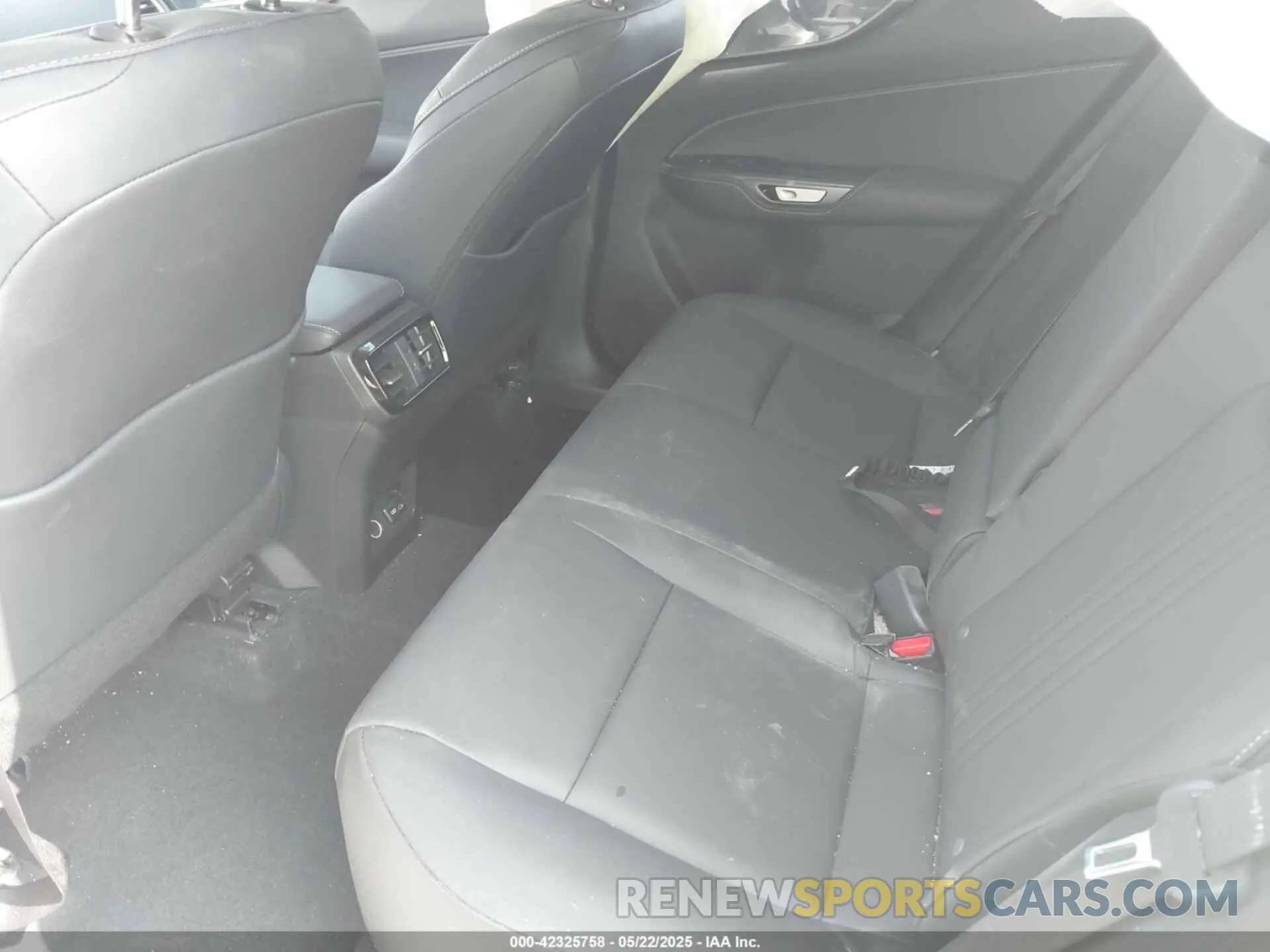 8 fotografías del automóvil dañado 2T2GDCAZ0SC017127 LEXUS NX 250 2025