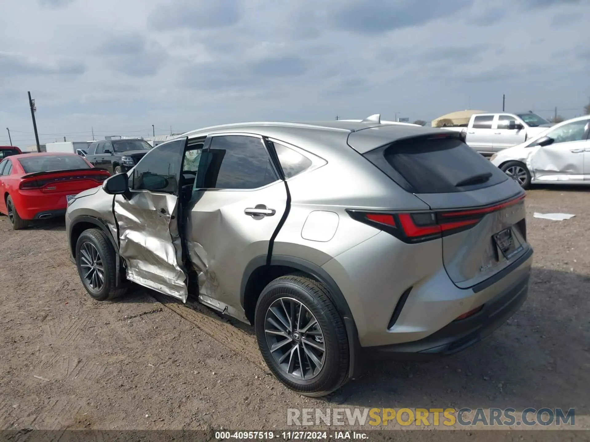 14 fotografías del automóvil dañado 2T2GDCAZ1SC021039 LEXUS NX 250 2025