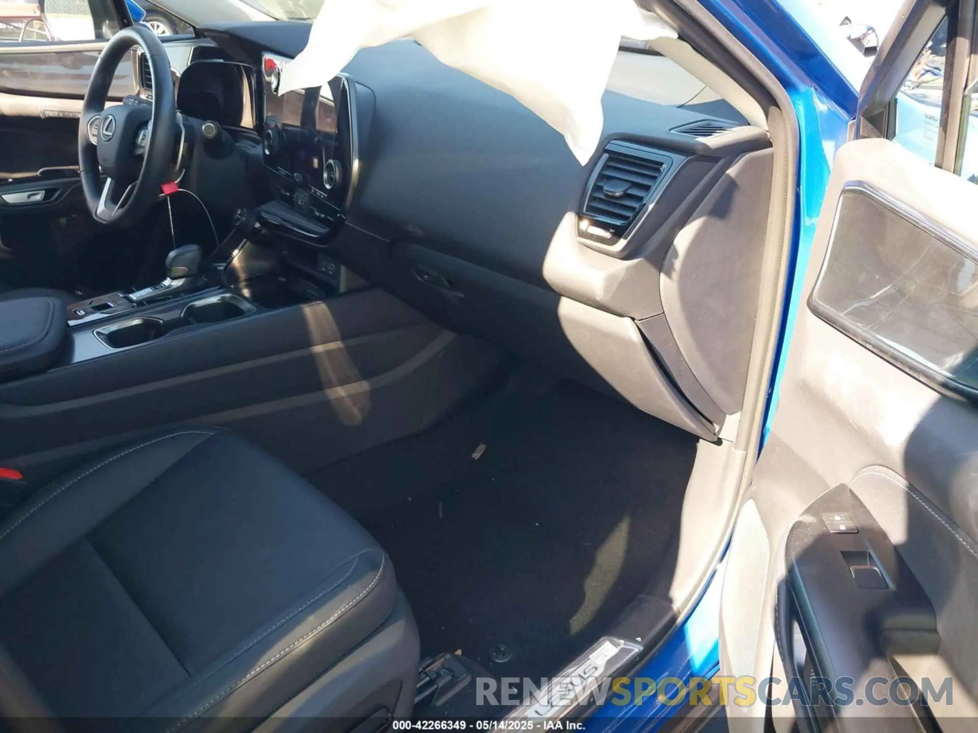 5 fotografías del automóvil dañado 2T2GDCAZ9SC024917 LEXUS NX 250 2025