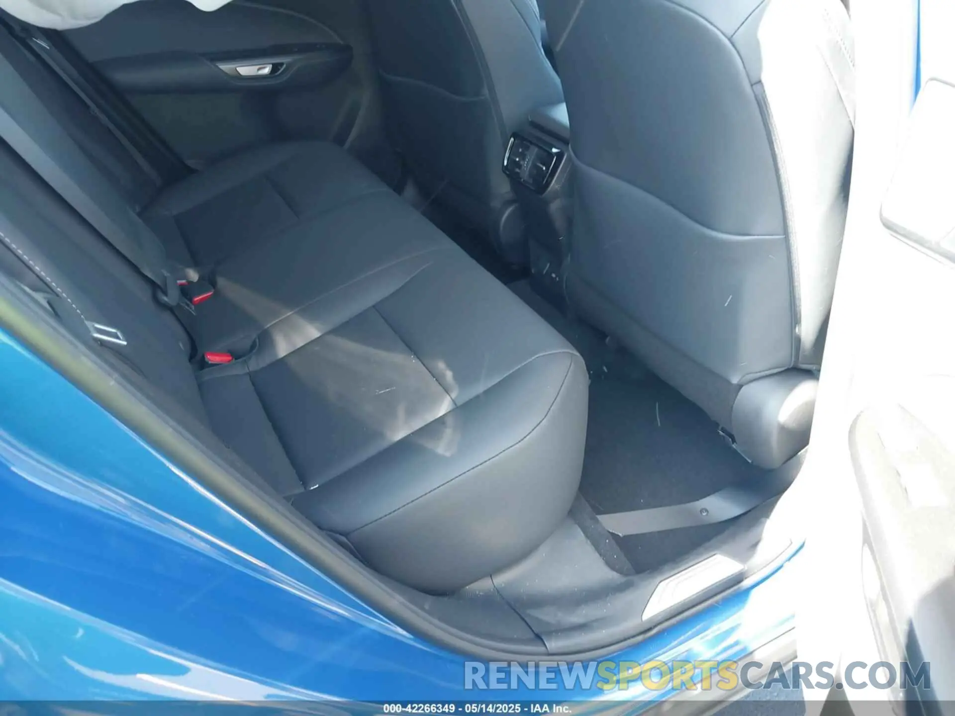 8 fotografías del automóvil dañado 2T2GDCAZ9SC024917 LEXUS NX 250 2025