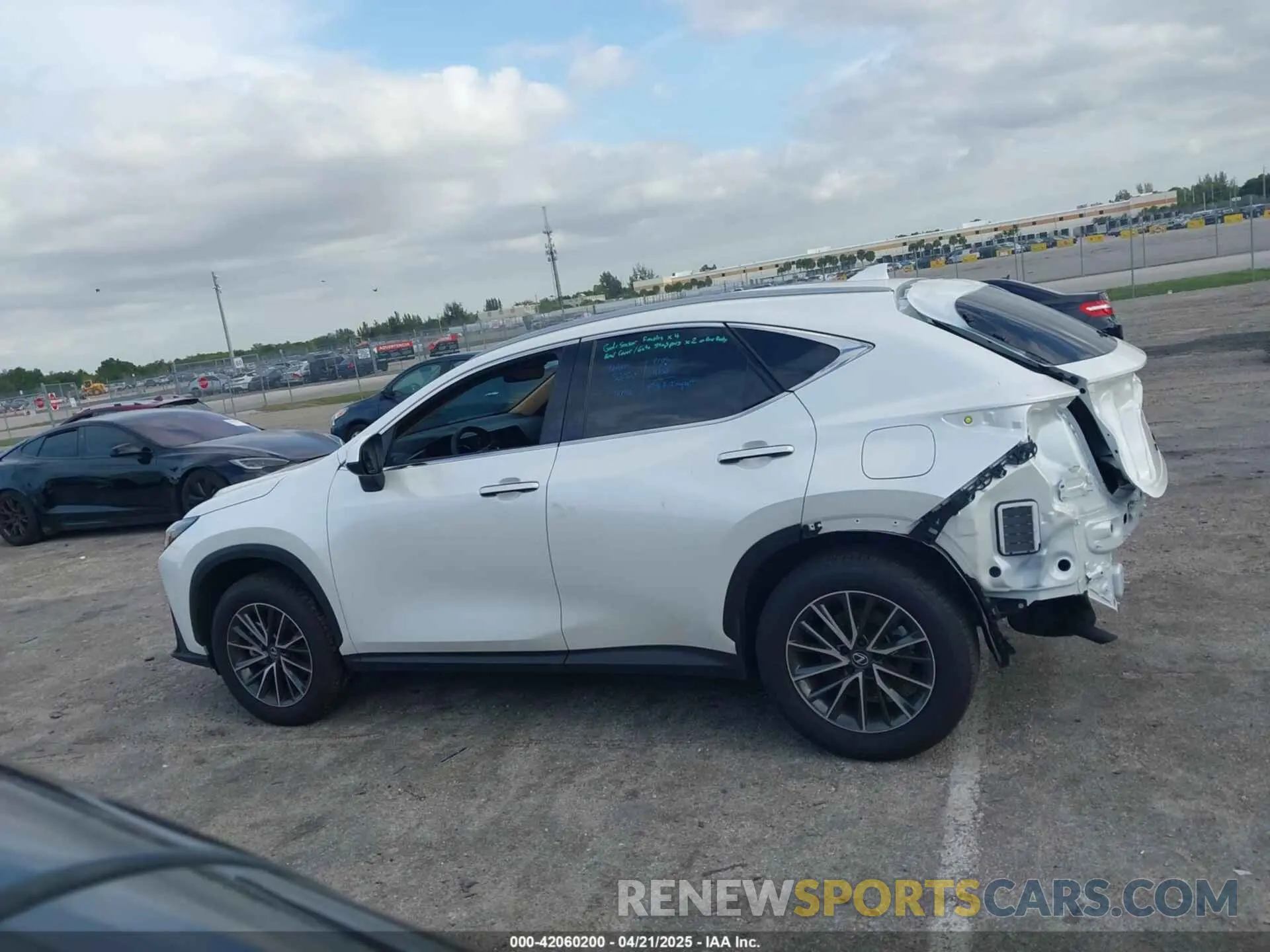15 fotografías del automóvil dañado JTJADCAZ1S2022956 LEXUS NX 250 2025