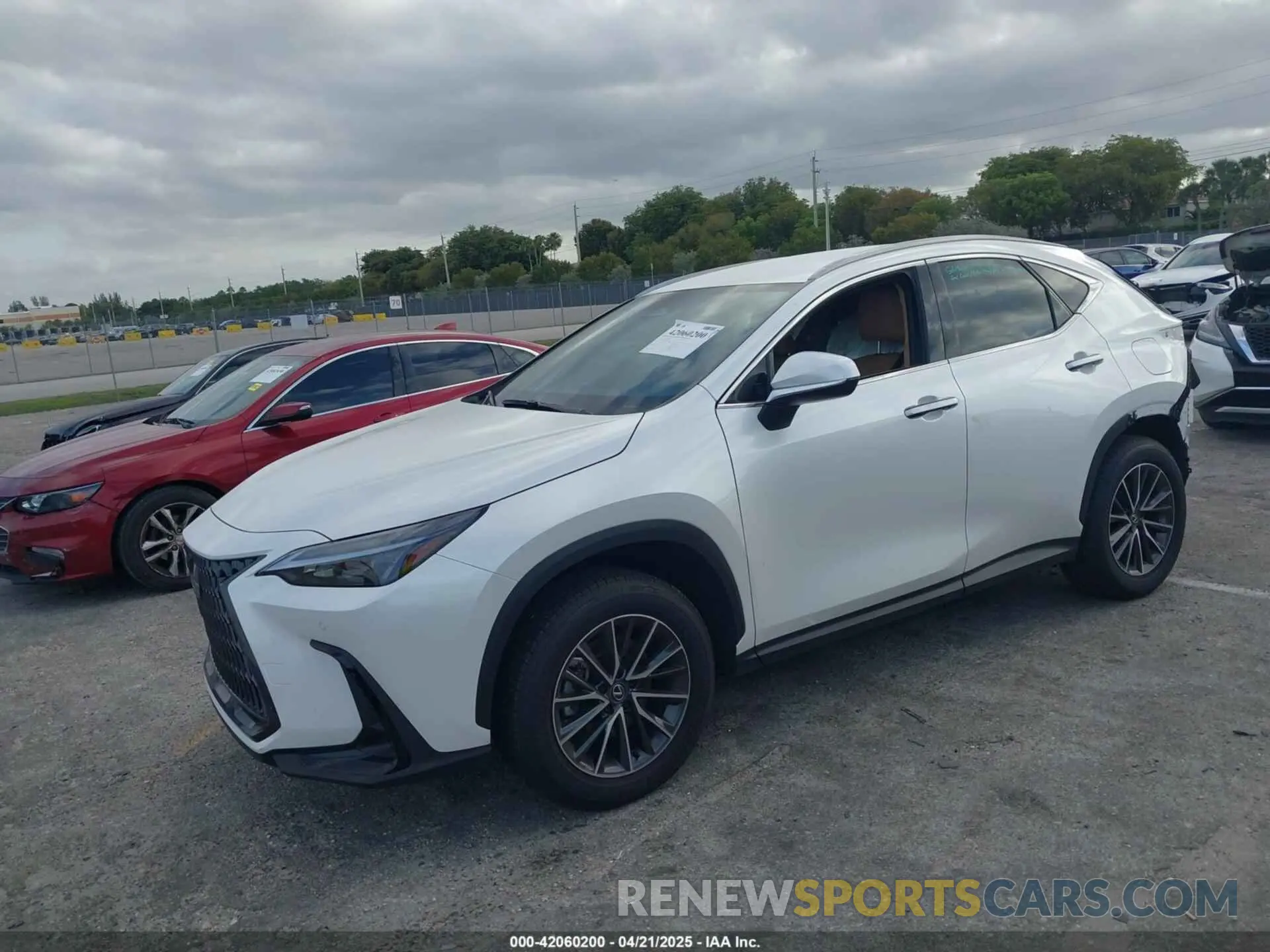 2 fotografías del automóvil dañado JTJADCAZ1S2022956 LEXUS NX 250 2025