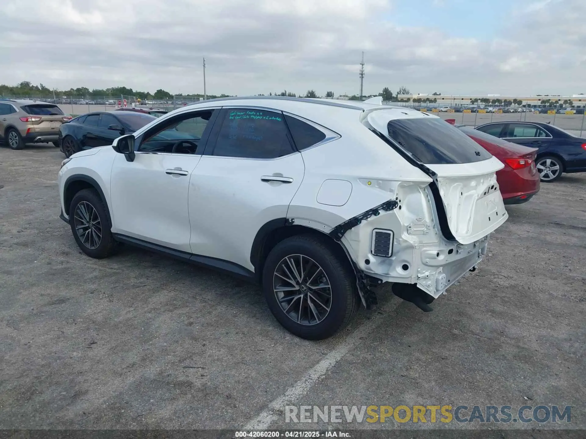 3 fotografías del automóvil dañado JTJADCAZ1S2022956 LEXUS NX 250 2025