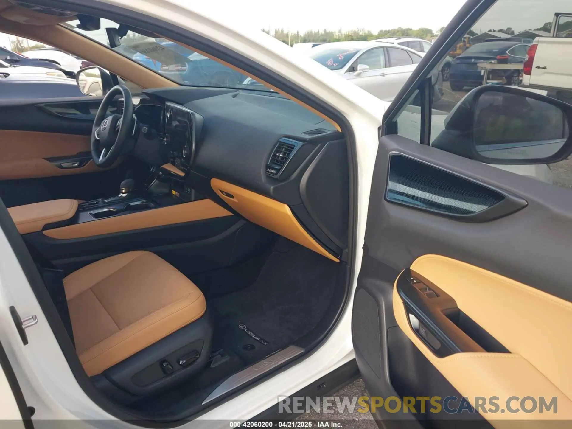 5 fotografías del automóvil dañado JTJADCAZ1S2022956 LEXUS NX 250 2025