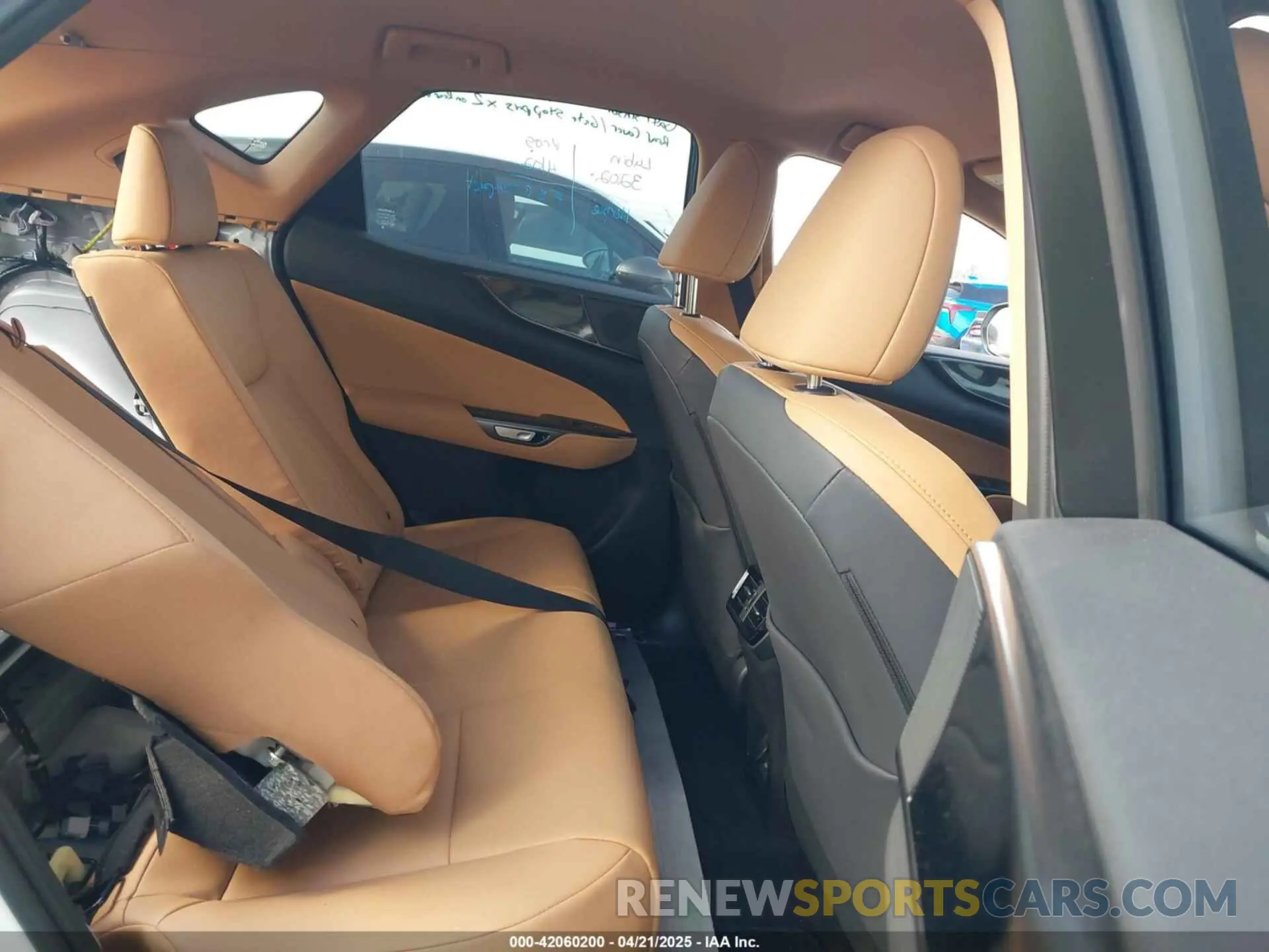 8 fotografías del automóvil dañado JTJADCAZ1S2022956 LEXUS NX 250 2025