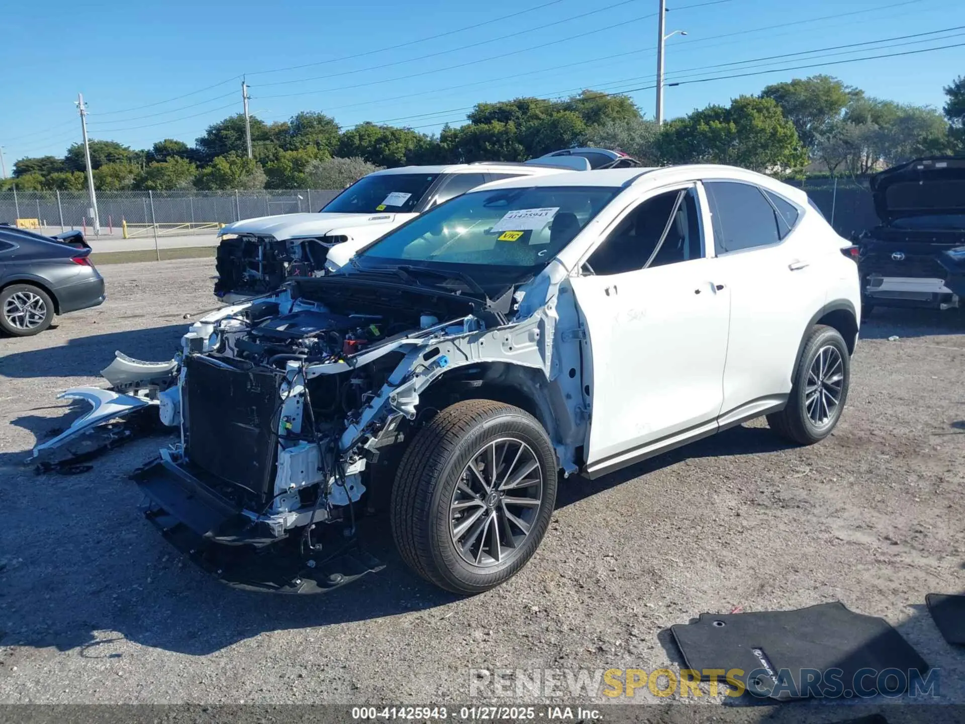 2 fotografías del automóvil dañado JTJADCAZXS2022146 LEXUS NX 250 2025
