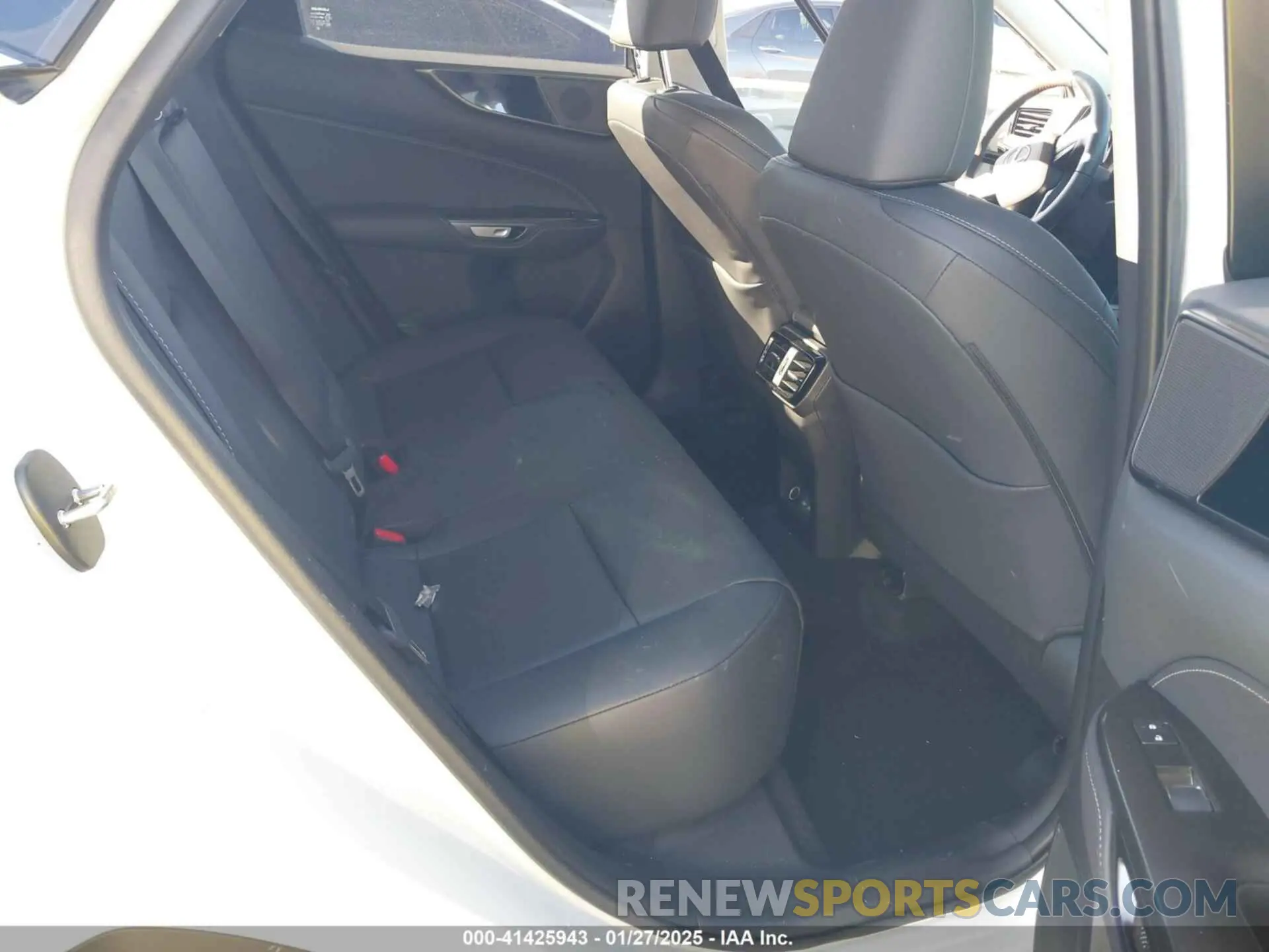 8 fotografías del automóvil dañado JTJADCAZXS2022146 LEXUS NX 250 2025