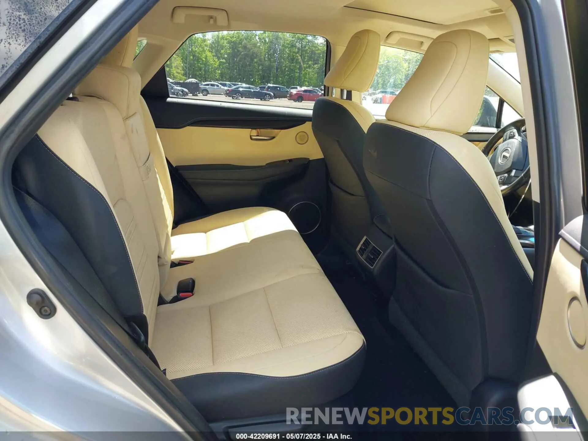8 fotografías del automóvil dañado JTJBARBZ4K2192100 LEXUS NX 300 2019