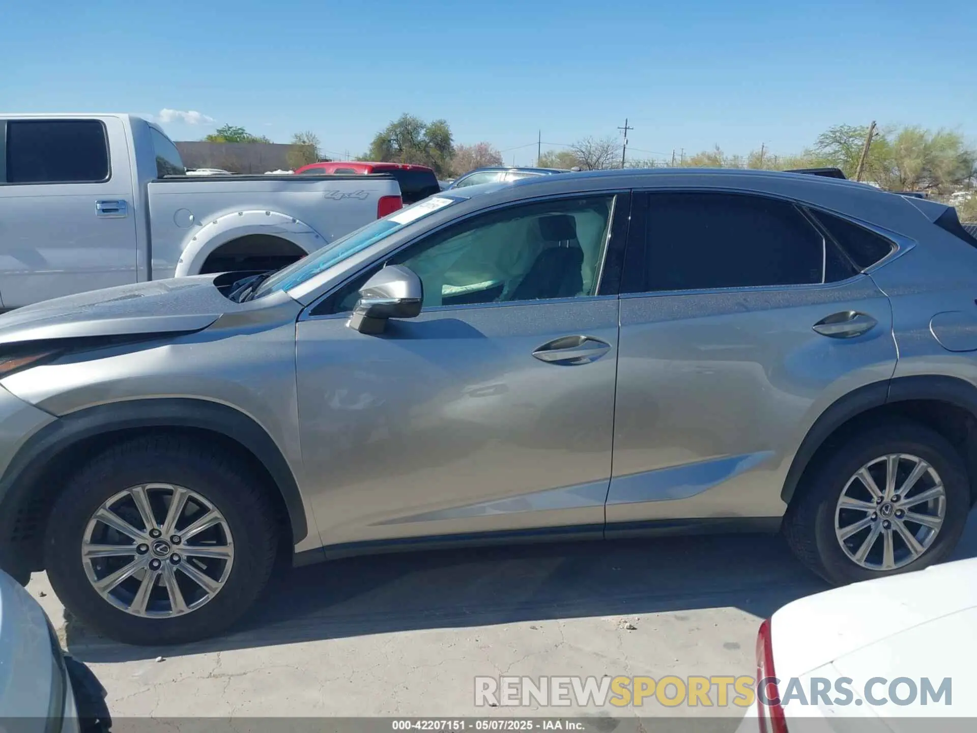 14 fotografías del automóvil dañado JTJBARBZ7K2205535 LEXUS NX 300 2019