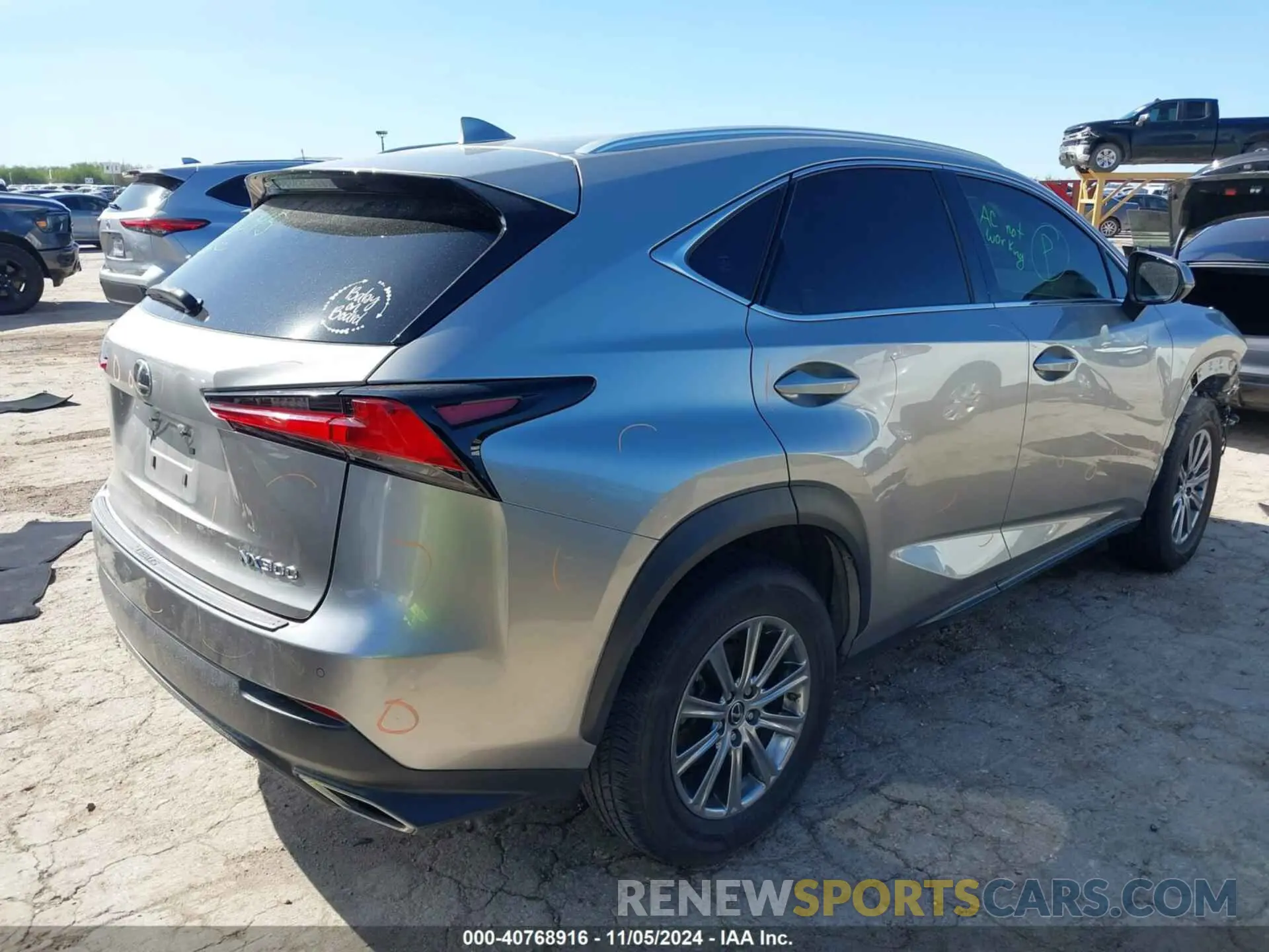 4 fotografías del automóvil dañado JTJYARBZ1K2142880 LEXUS NX 300 2019