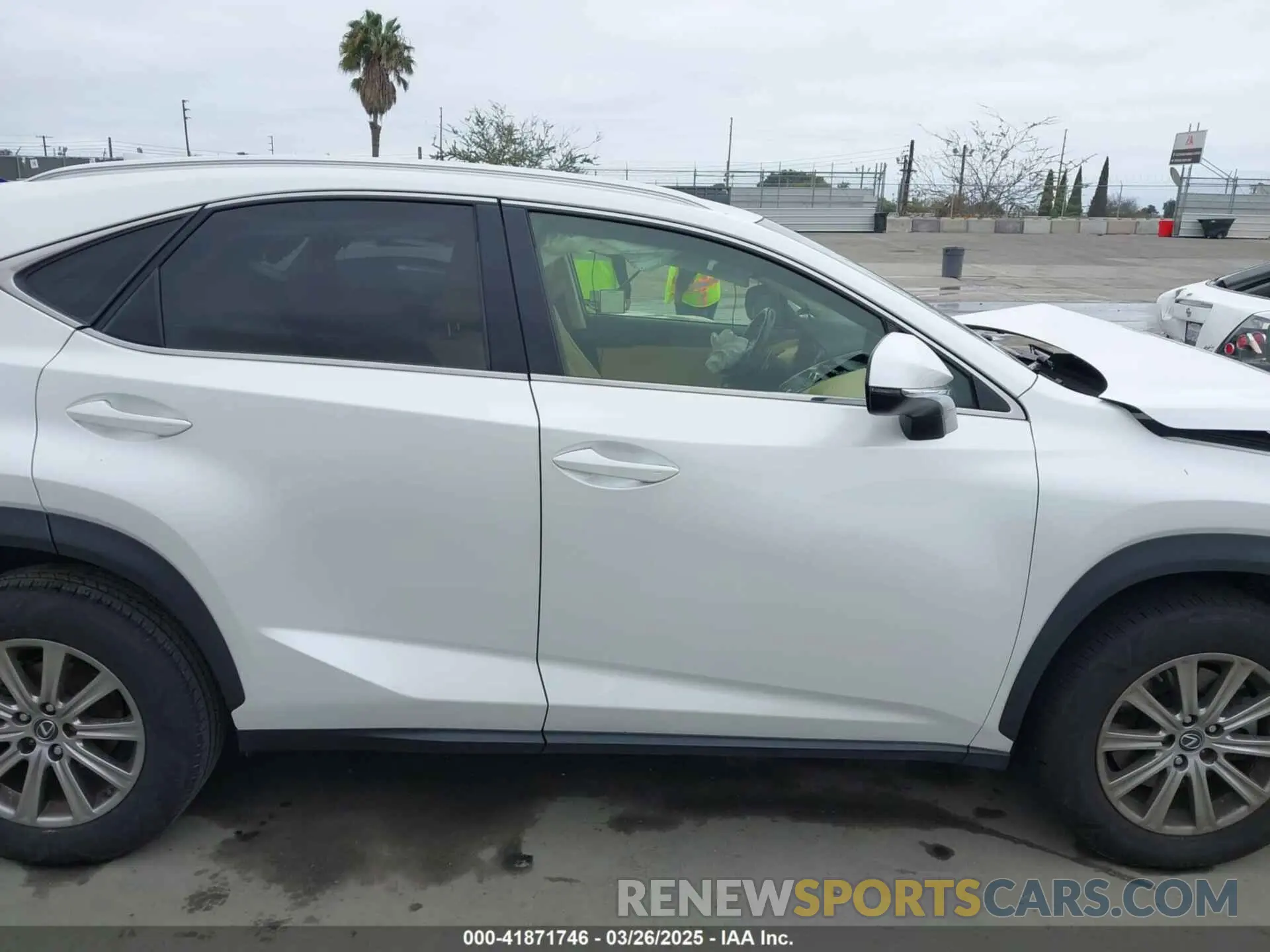 13 fotografías del automóvil dañado JTJYARBZ4K2116970 LEXUS NX 300 2019