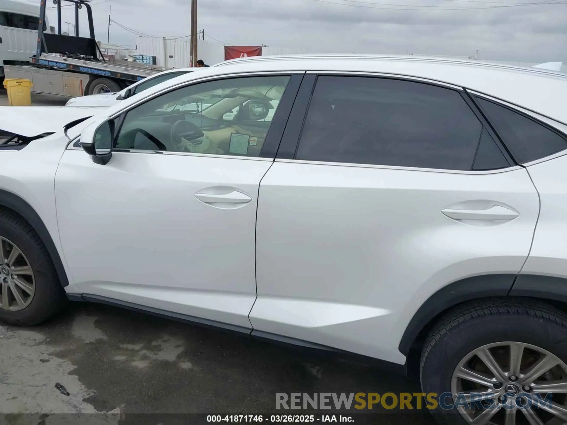14 fotografías del automóvil dañado JTJYARBZ4K2116970 LEXUS NX 300 2019