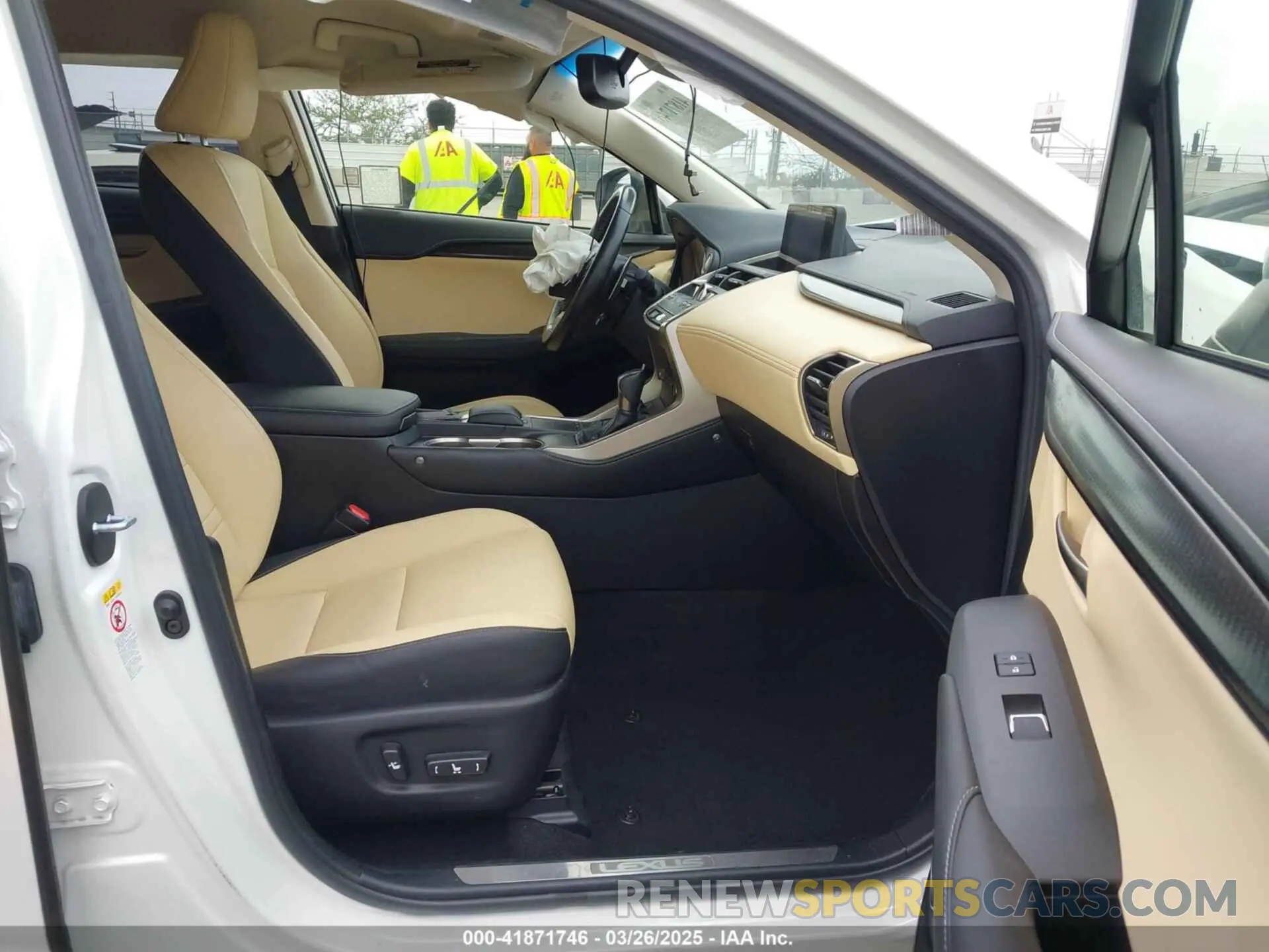 5 fotografías del automóvil dañado JTJYARBZ4K2116970 LEXUS NX 300 2019