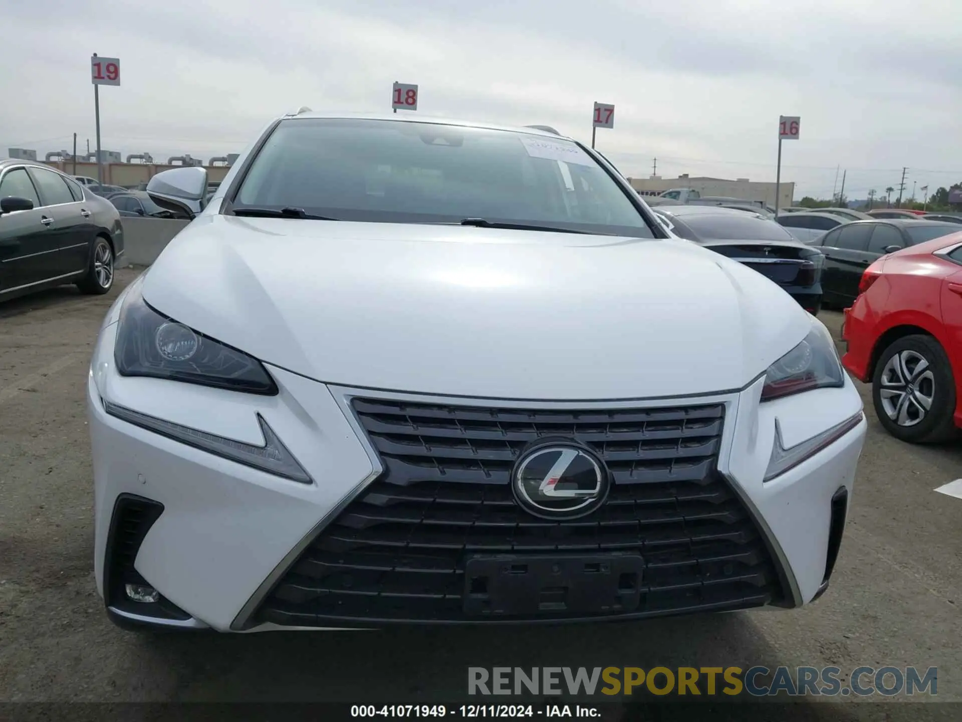 12 fotografías del automóvil dañado JTJYARBZ4K2128195 LEXUS NX 300 2019