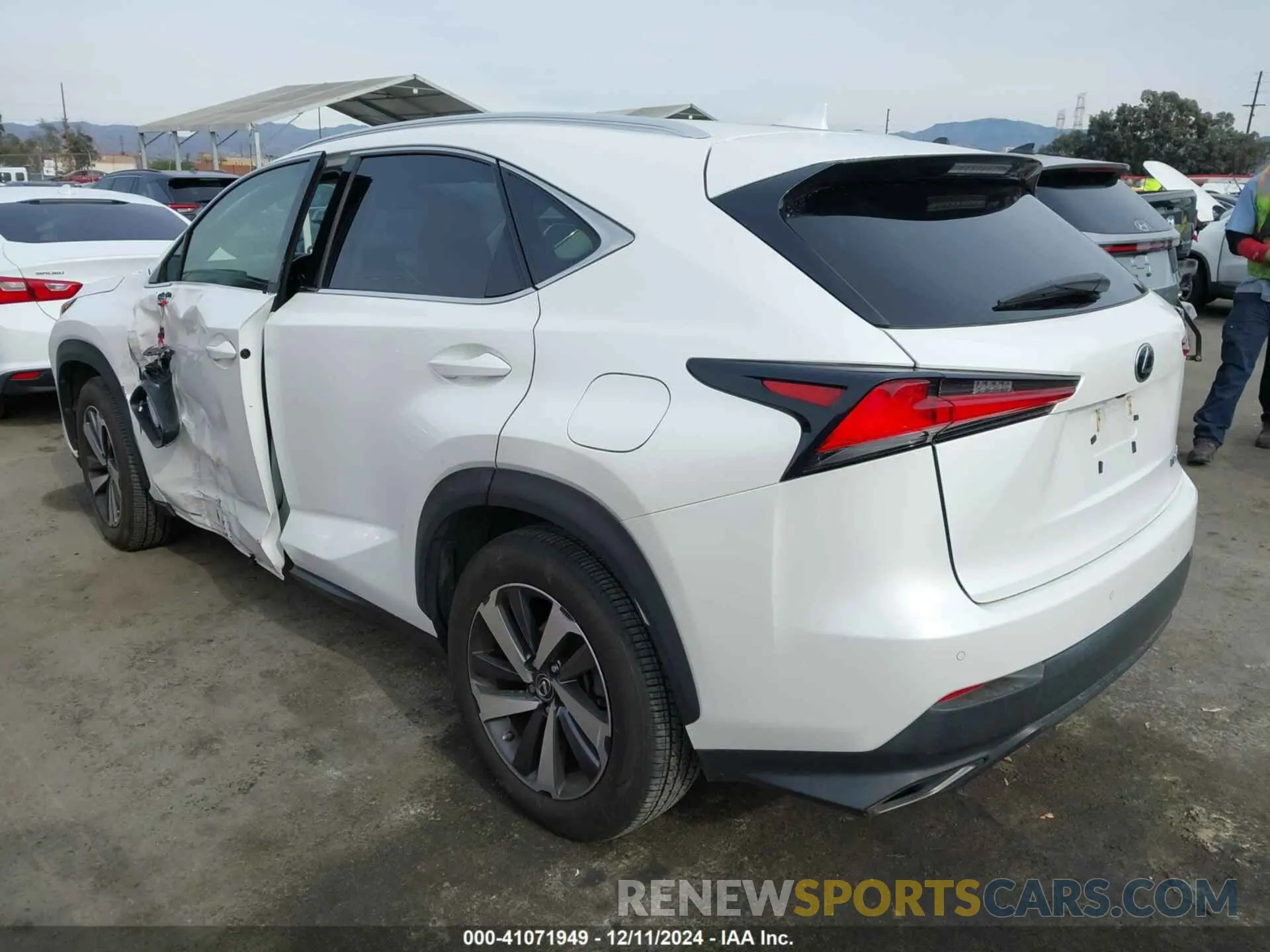 3 fotografías del automóvil dañado JTJYARBZ4K2128195 LEXUS NX 300 2019