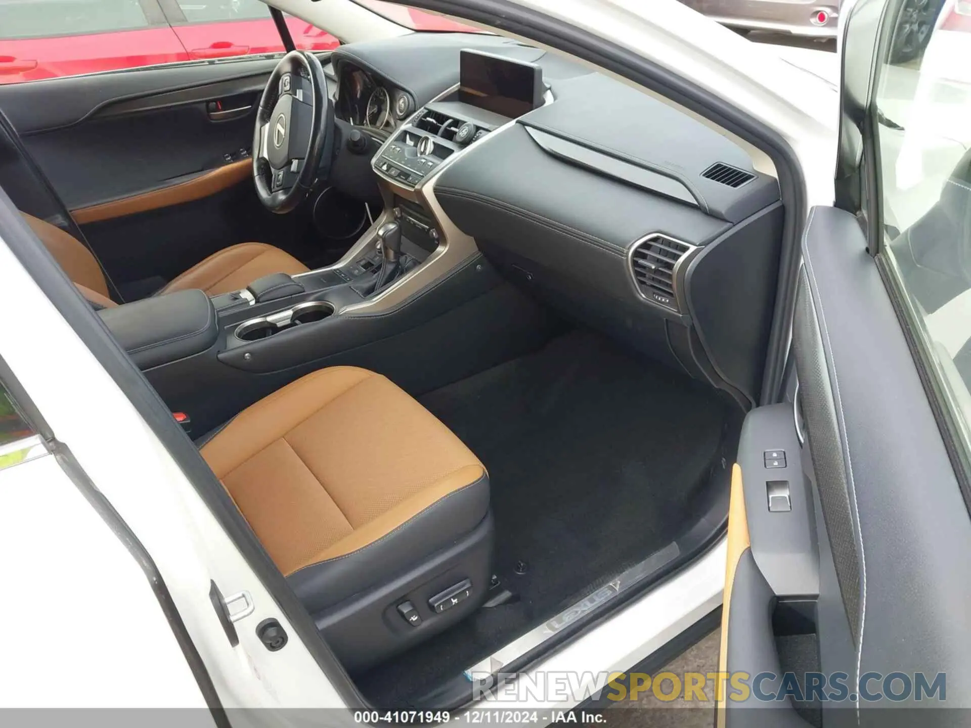 5 fotografías del automóvil dañado JTJYARBZ4K2128195 LEXUS NX 300 2019