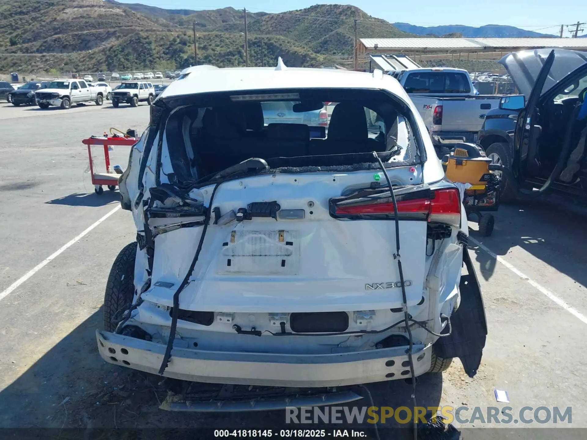 15 fotografías del automóvil dañado JTJYARBZ4K2129962 LEXUS NX 300 2019