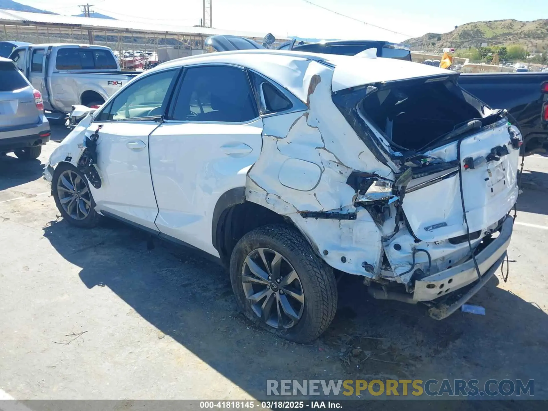 3 fotografías del automóvil dañado JTJYARBZ4K2129962 LEXUS NX 300 2019