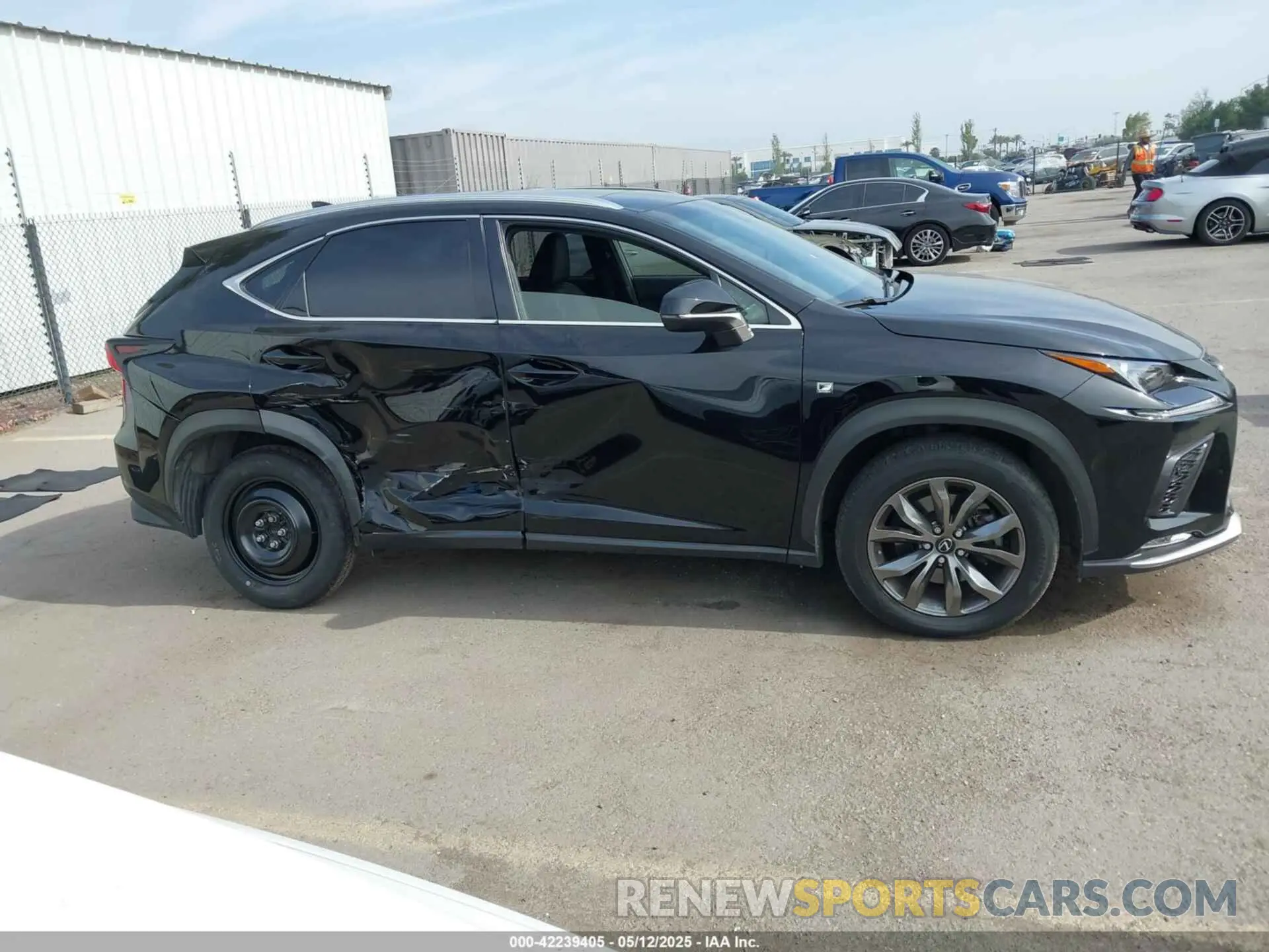 14 fotografías del automóvil dañado JTJYARBZ6K2141403 LEXUS NX 300 2019