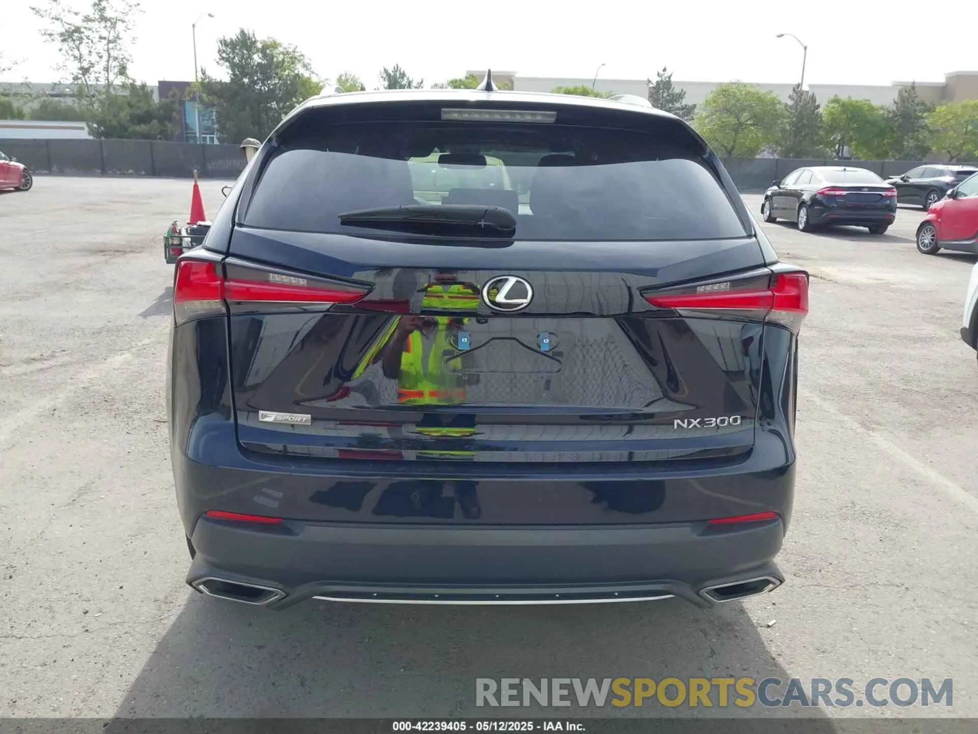 17 fotografías del automóvil dañado JTJYARBZ6K2141403 LEXUS NX 300 2019