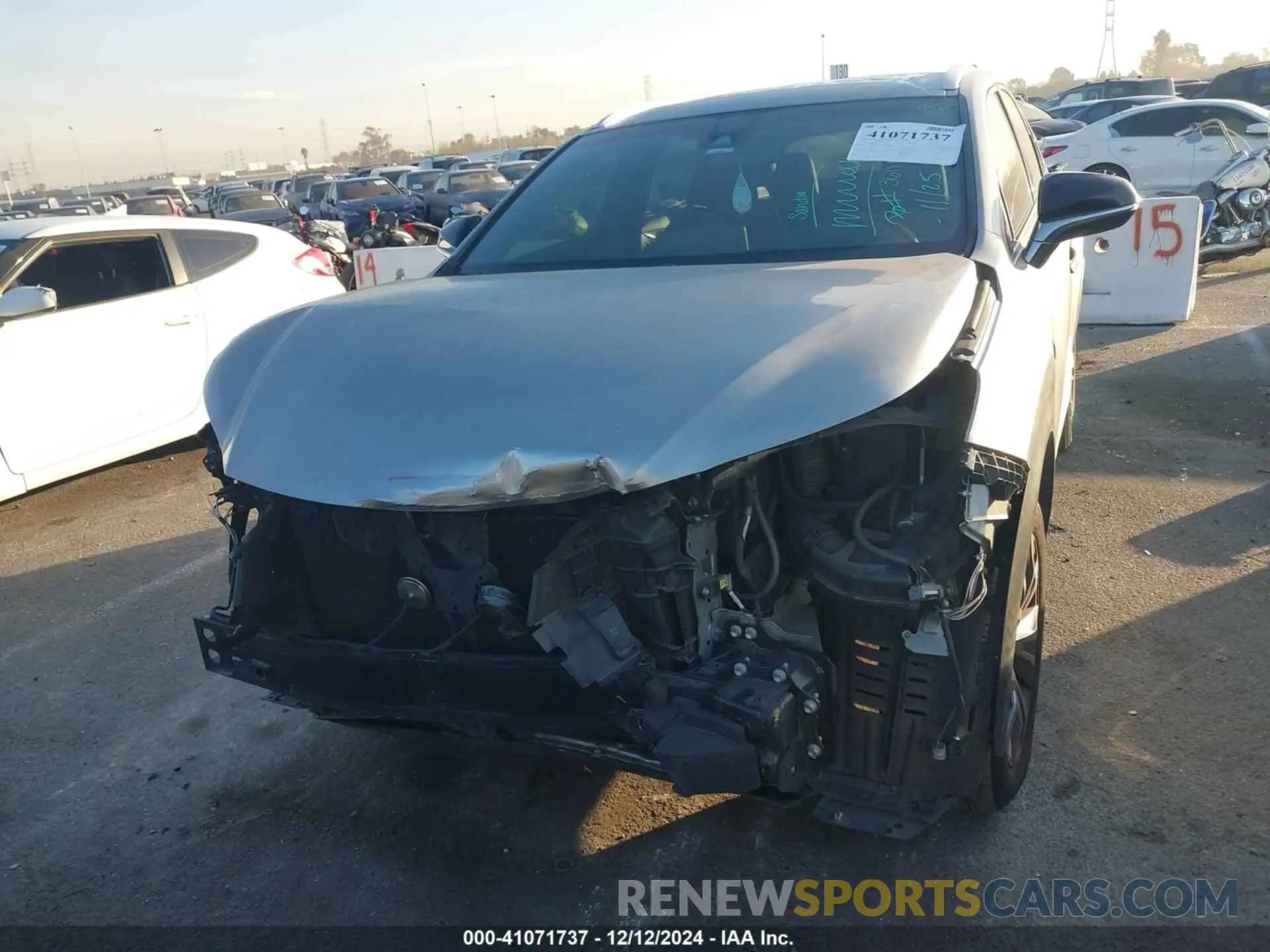 12 fotografías del automóvil dañado JTJYARBZ8K2138230 LEXUS NX 300 2019