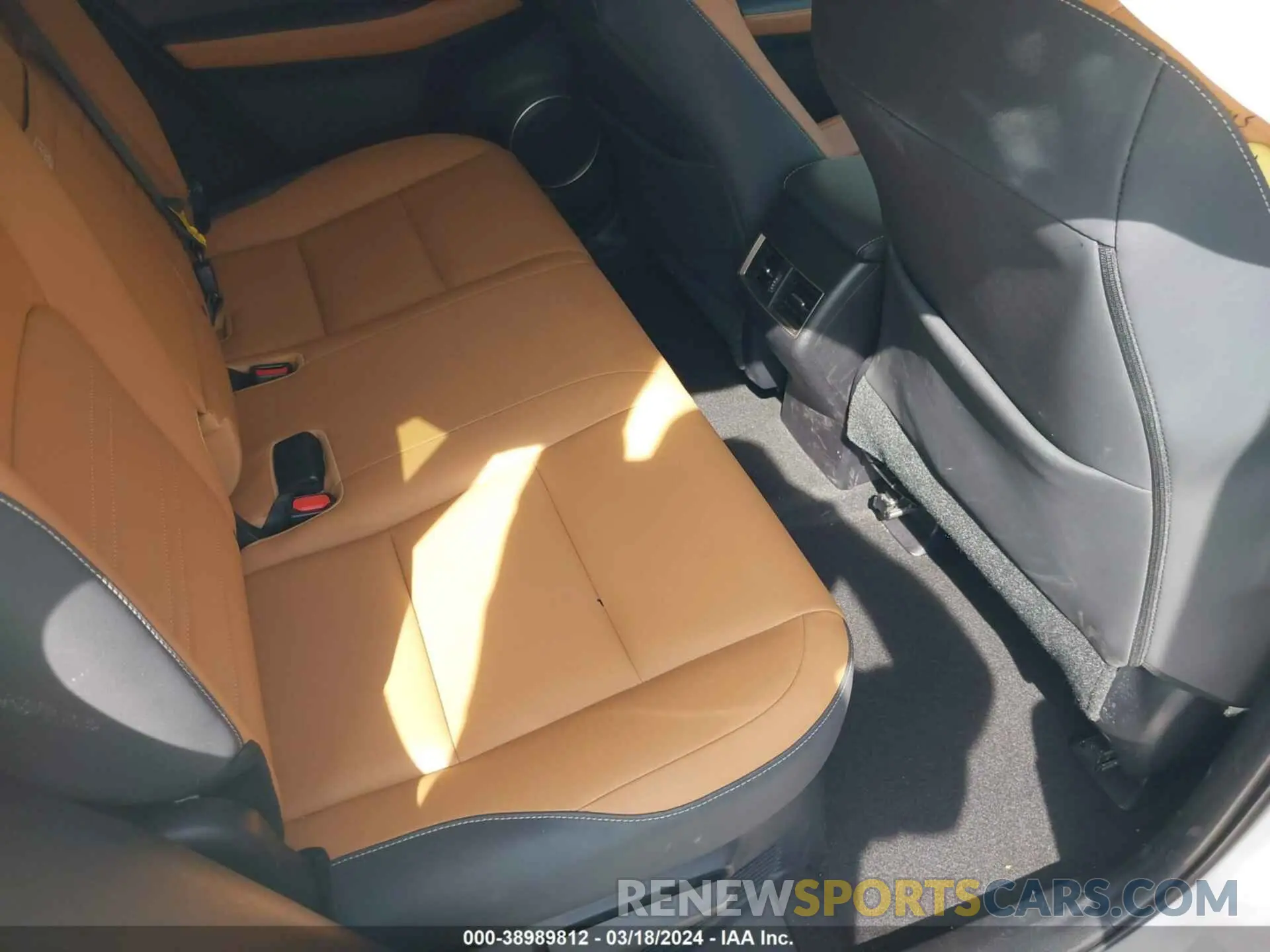 8 fotografías del automóvil dañado JTJYARBZXK2119307 LEXUS NX 300 2019