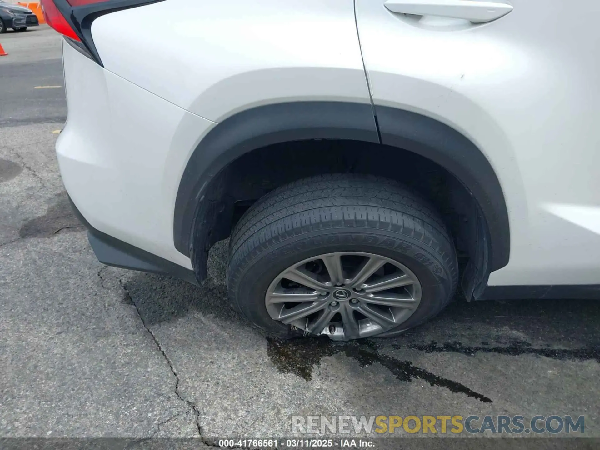 17 fotografías del automóvil dañado JTJAARBZ2L5000295 LEXUS NX 300 2020