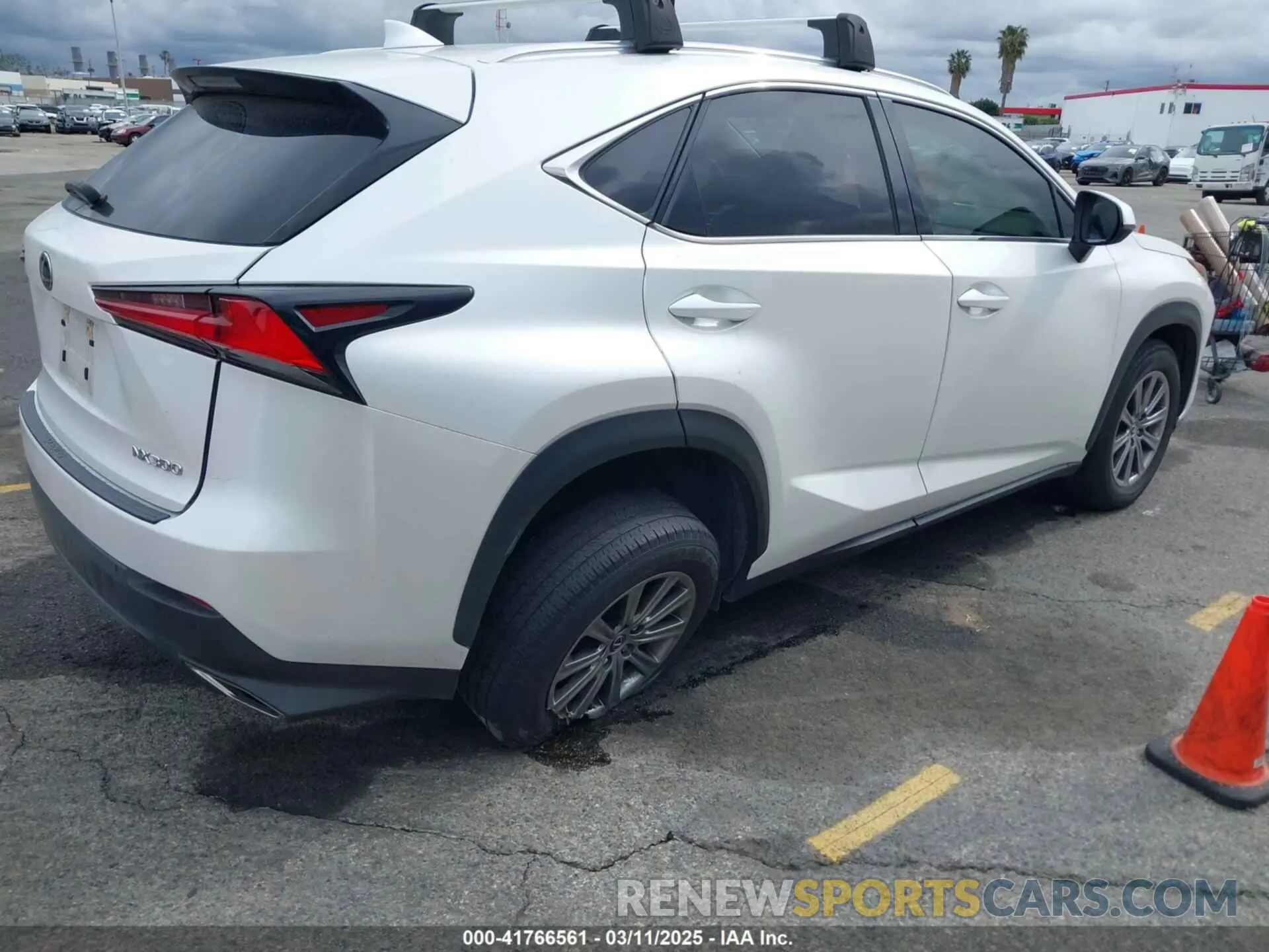 4 fotografías del automóvil dañado JTJAARBZ2L5000295 LEXUS NX 300 2020