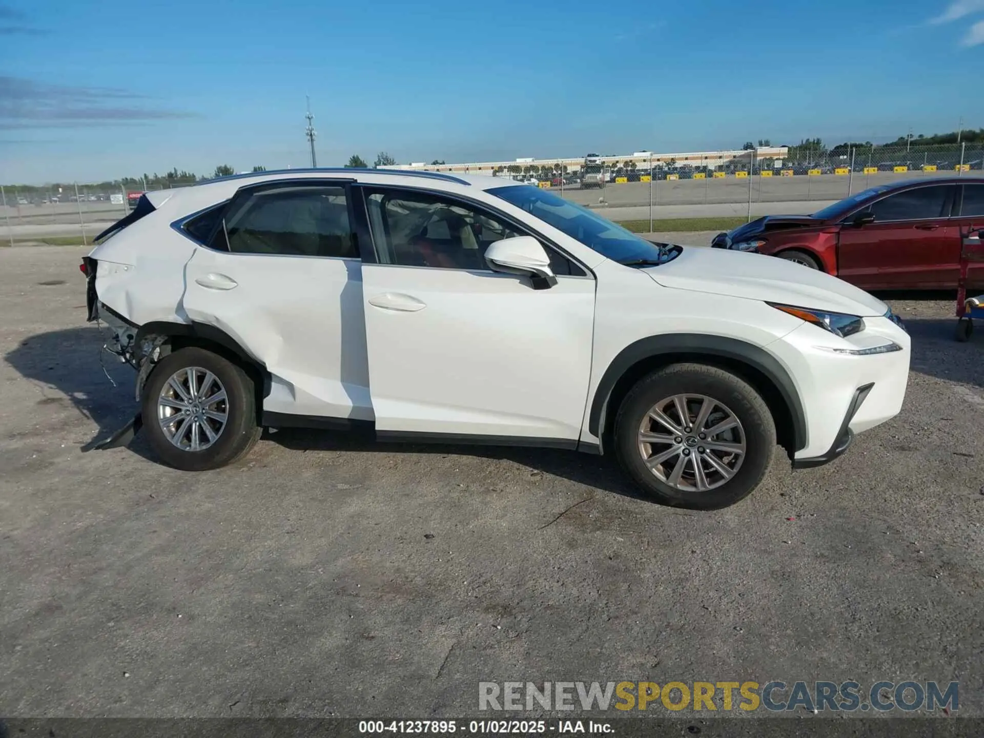 14 fotografías del automóvil dañado JTJAARBZ2L5009627 LEXUS NX 300 2020