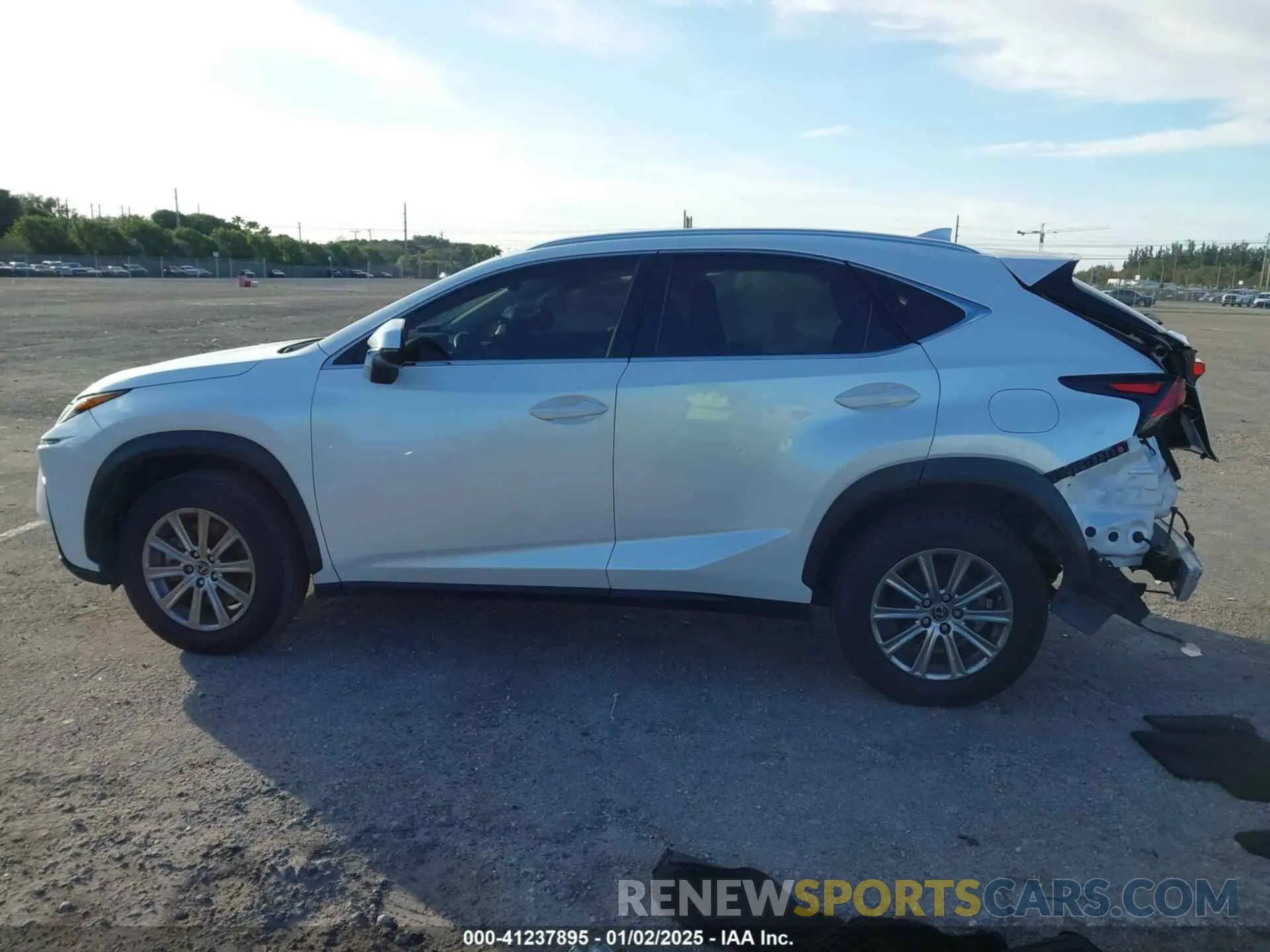 15 fotografías del automóvil dañado JTJAARBZ2L5009627 LEXUS NX 300 2020