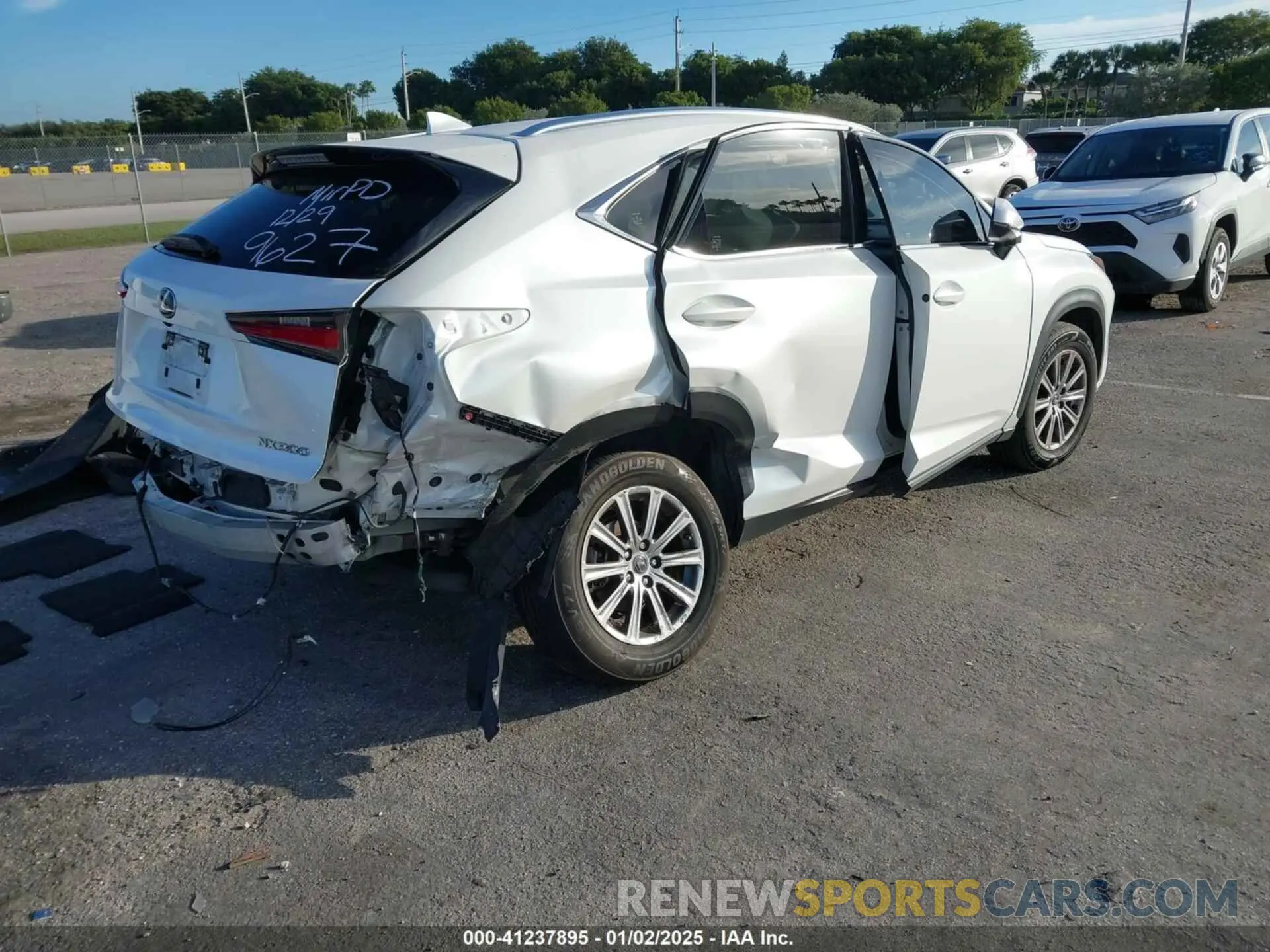 4 fotografías del automóvil dañado JTJAARBZ2L5009627 LEXUS NX 300 2020