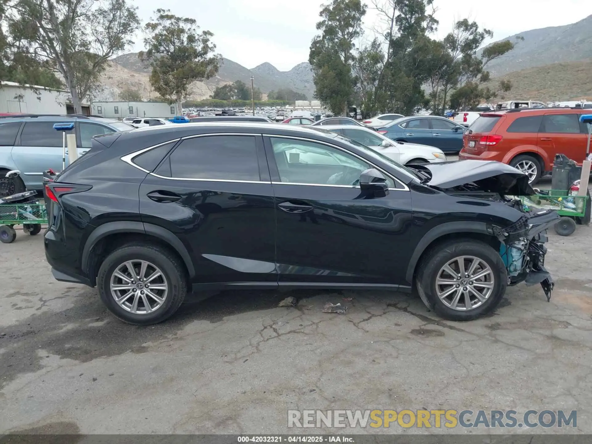 13 fotografías del automóvil dañado JTJAARBZ2L5010681 LEXUS NX 300 2020