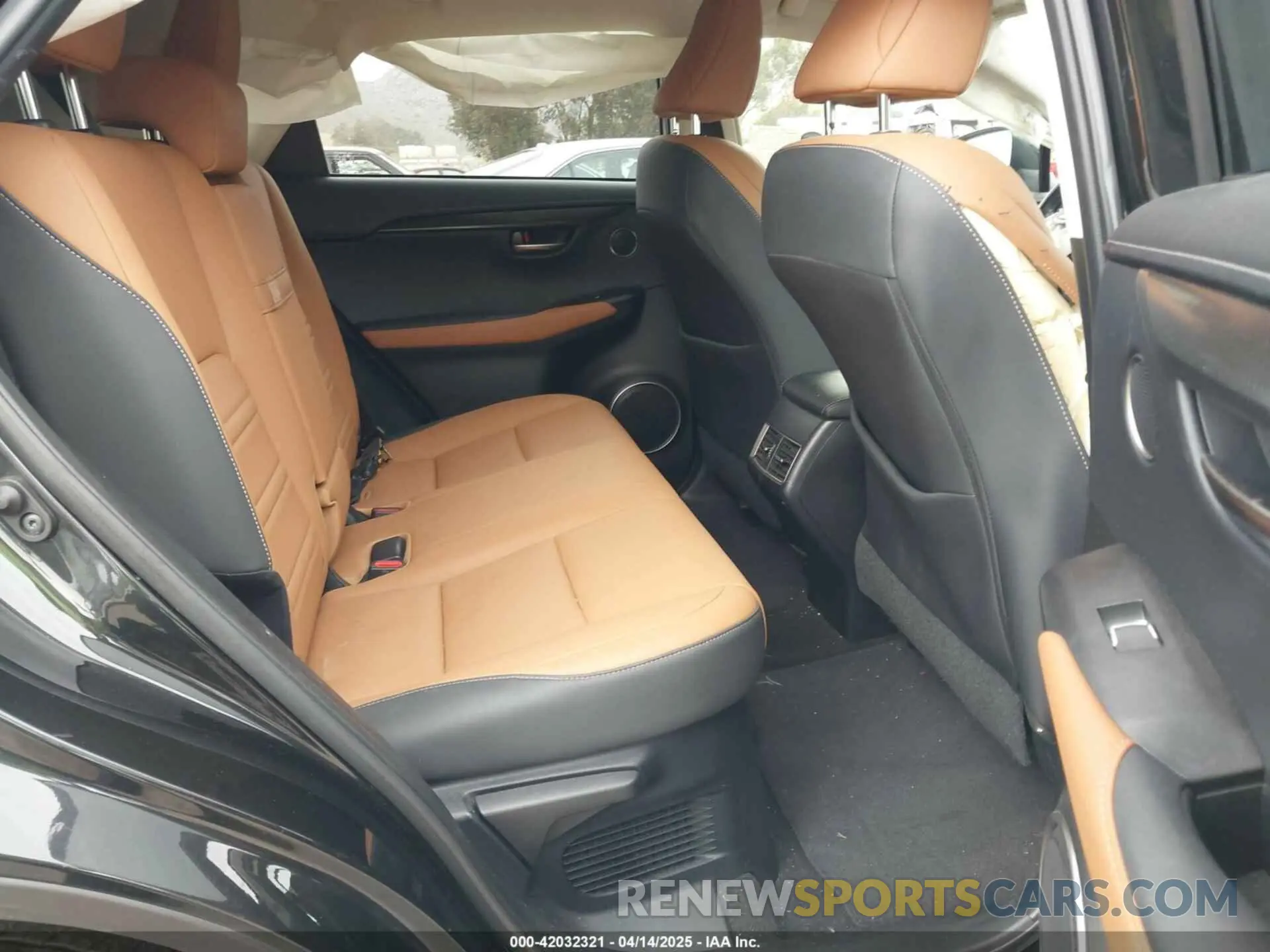8 fotografías del automóvil dañado JTJAARBZ2L5010681 LEXUS NX 300 2020