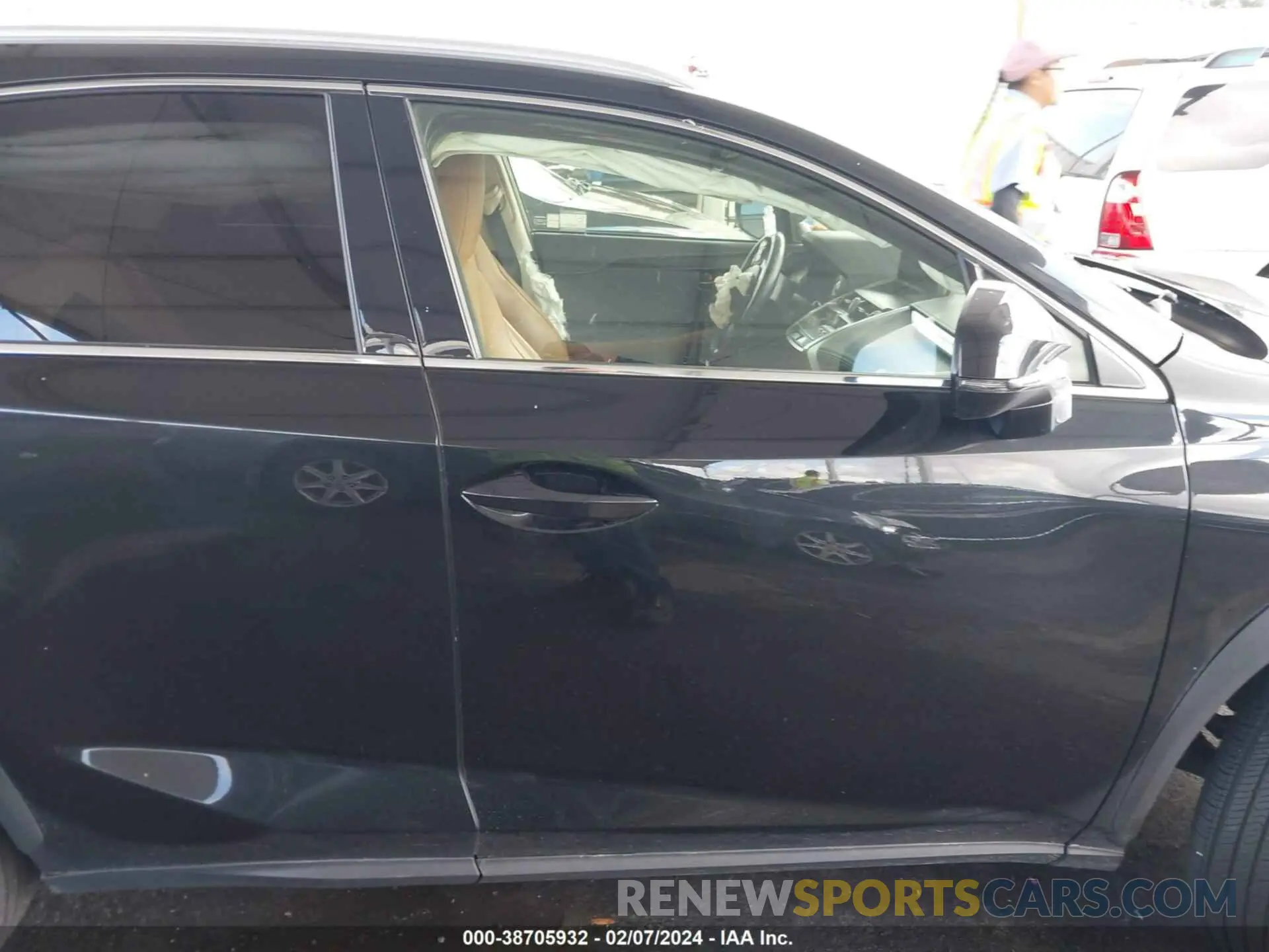 13 fotografías del automóvil dañado JTJAARBZ8L2173806 LEXUS NX 300 2020