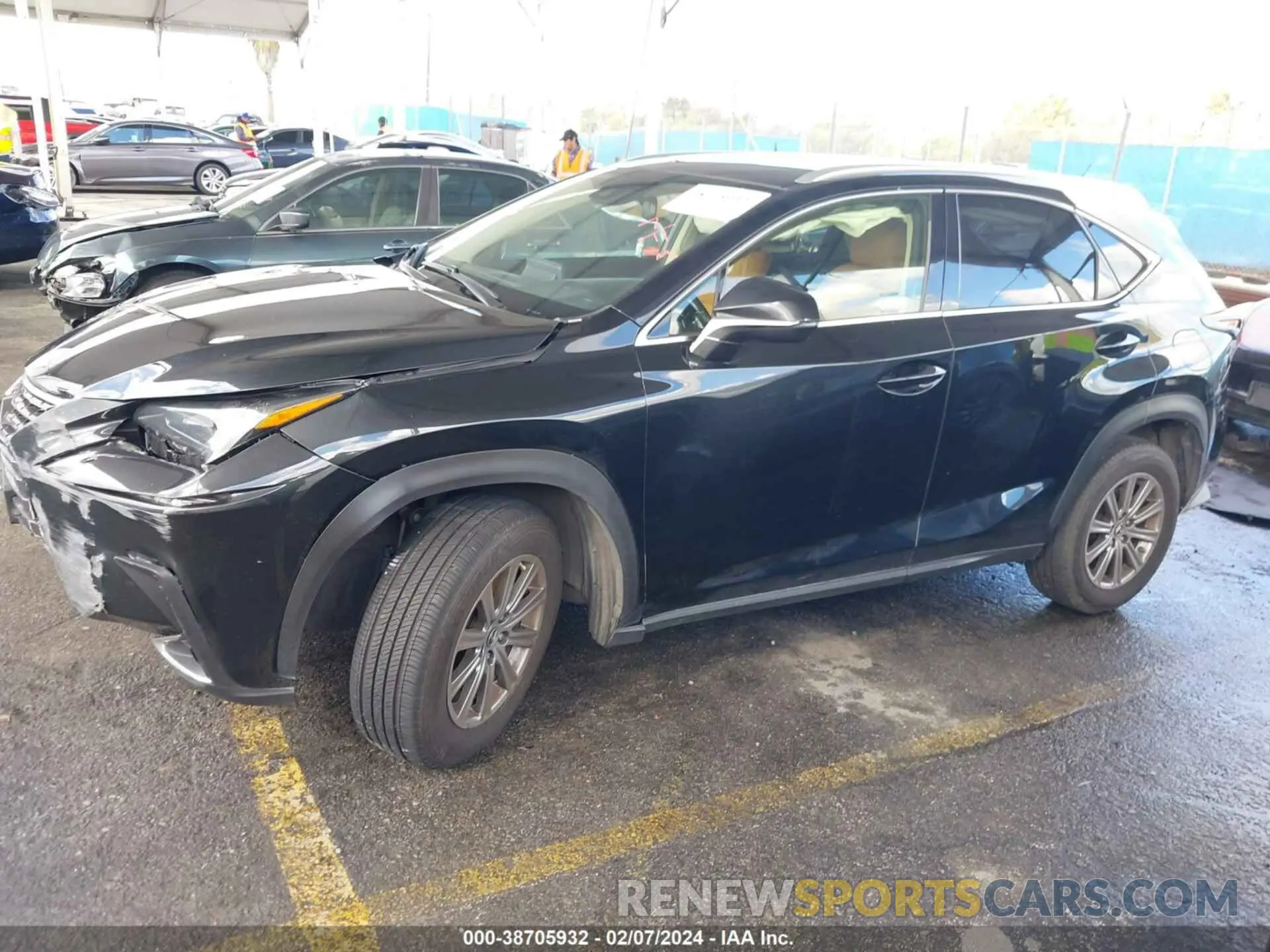 2 fotografías del automóvil dañado JTJAARBZ8L2173806 LEXUS NX 300 2020