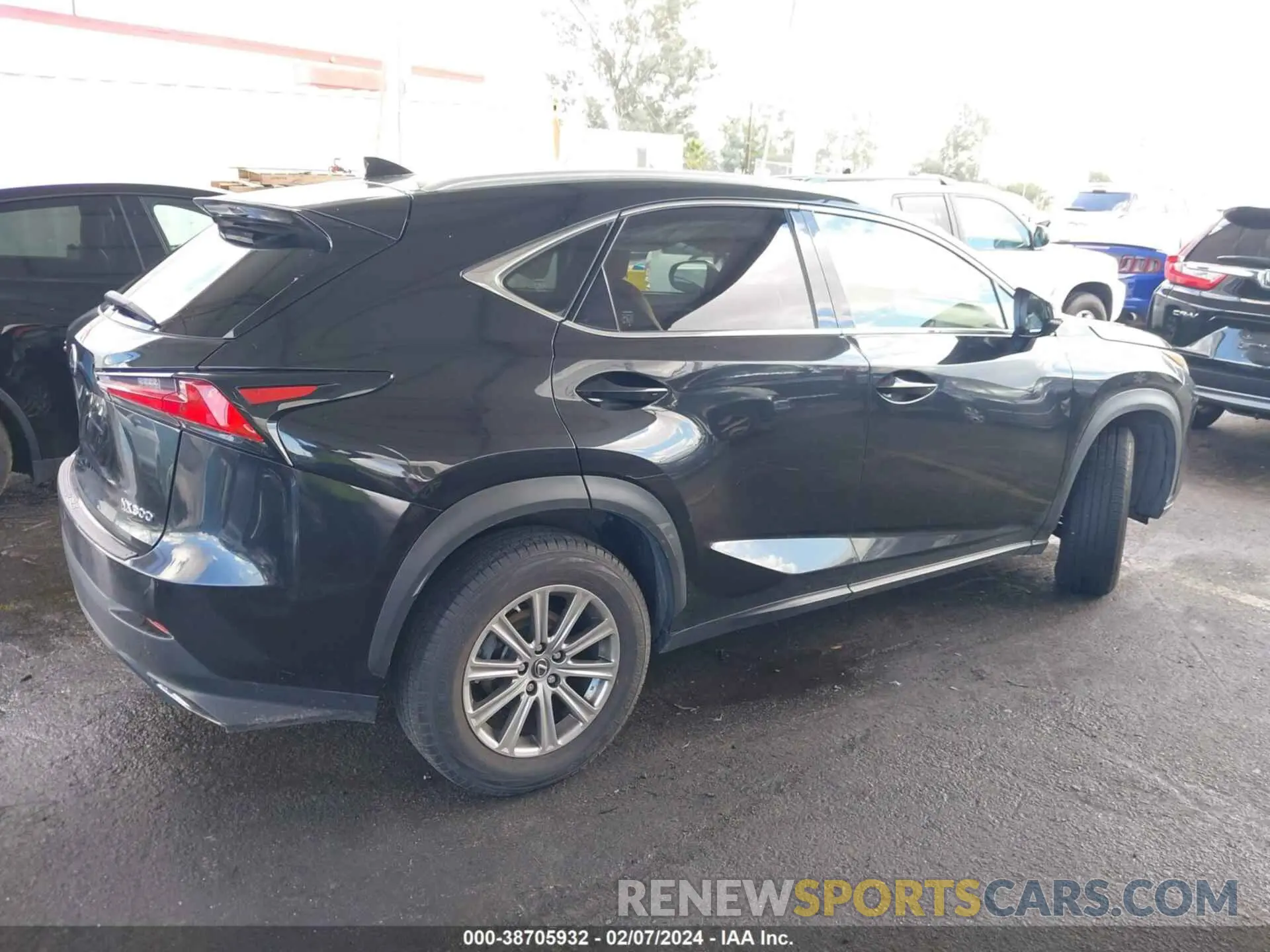4 fotografías del automóvil dañado JTJAARBZ8L2173806 LEXUS NX 300 2020