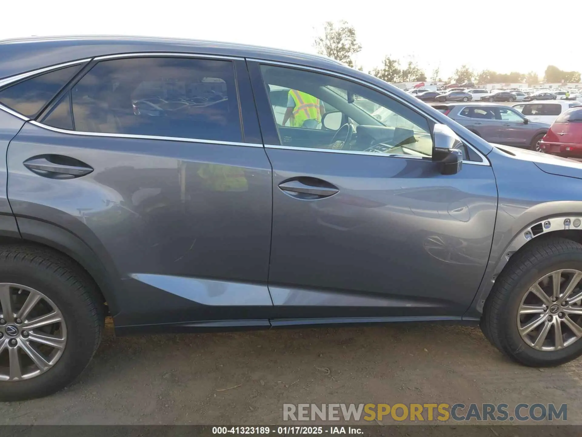 14 fotografías del automóvil dañado JTJAARBZ9L5013190 LEXUS NX 300 2020