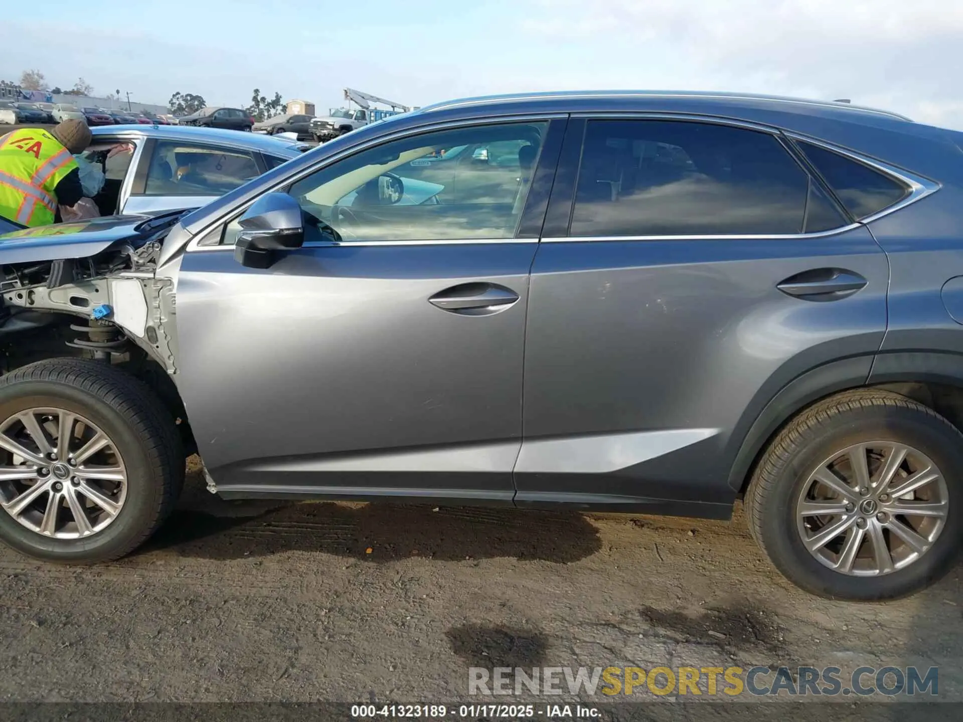 15 fotografías del automóvil dañado JTJAARBZ9L5013190 LEXUS NX 300 2020