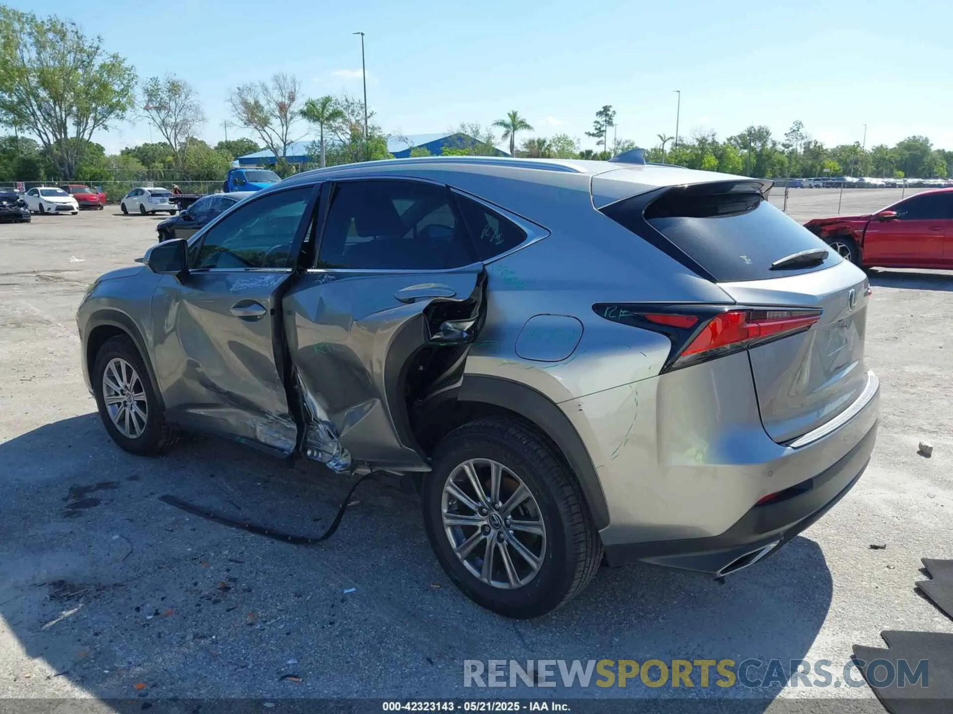 3 fotografías del automóvil dañado JTJDARBZ0L5004875 LEXUS NX 300 2020