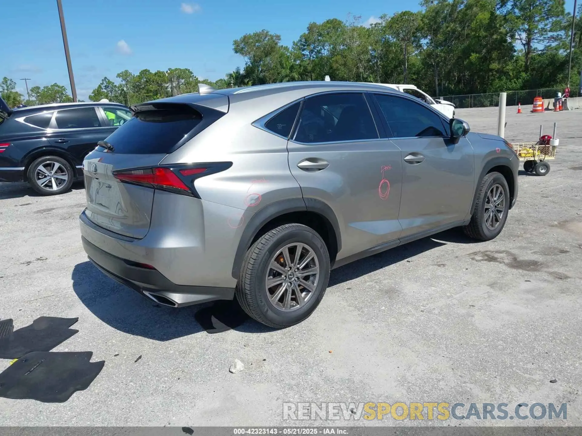 4 fotografías del automóvil dañado JTJDARBZ0L5004875 LEXUS NX 300 2020