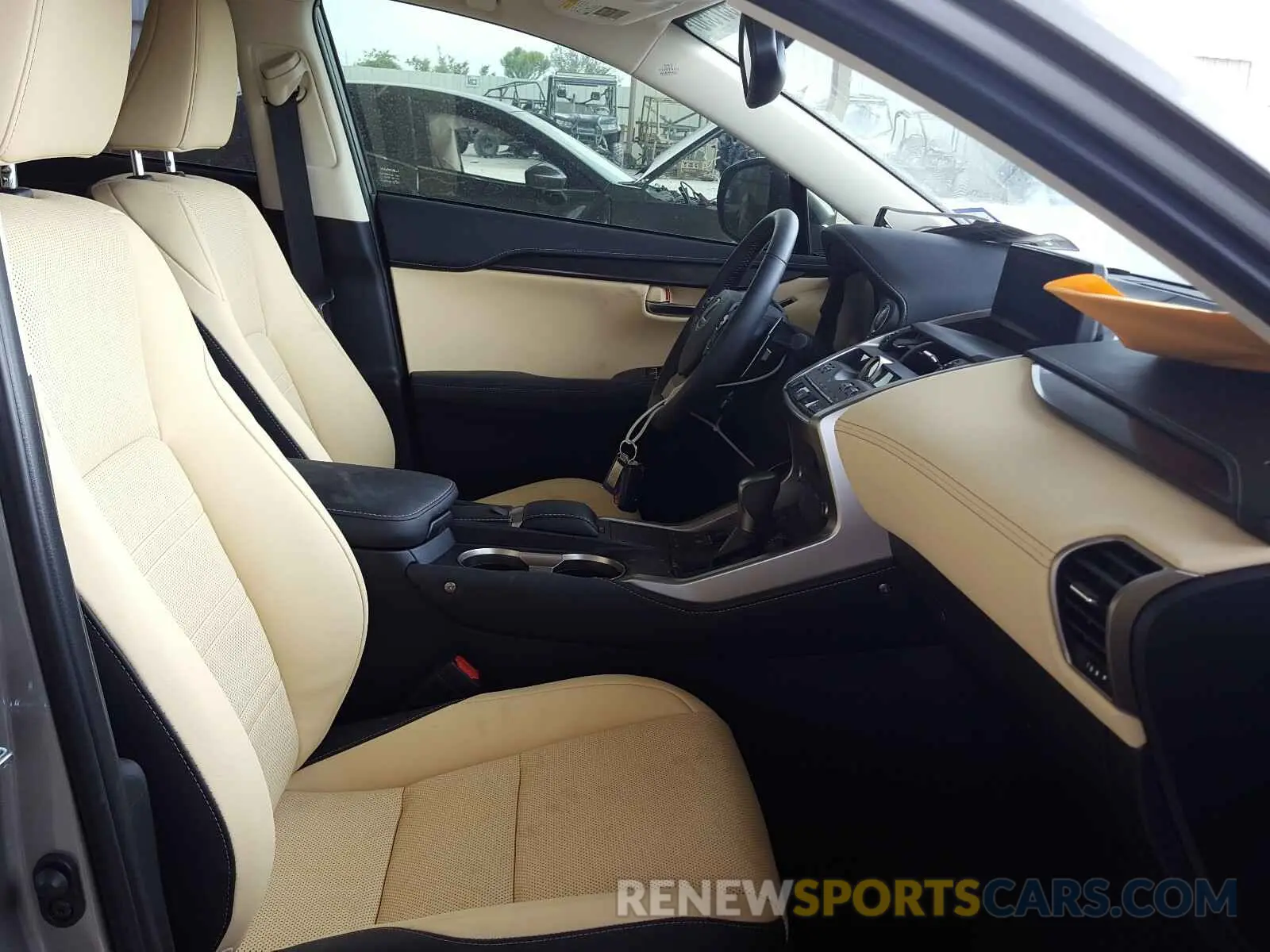 5 fotografías del automóvil dañado JTJDARBZ2L5010015 LEXUS NX 300 2020